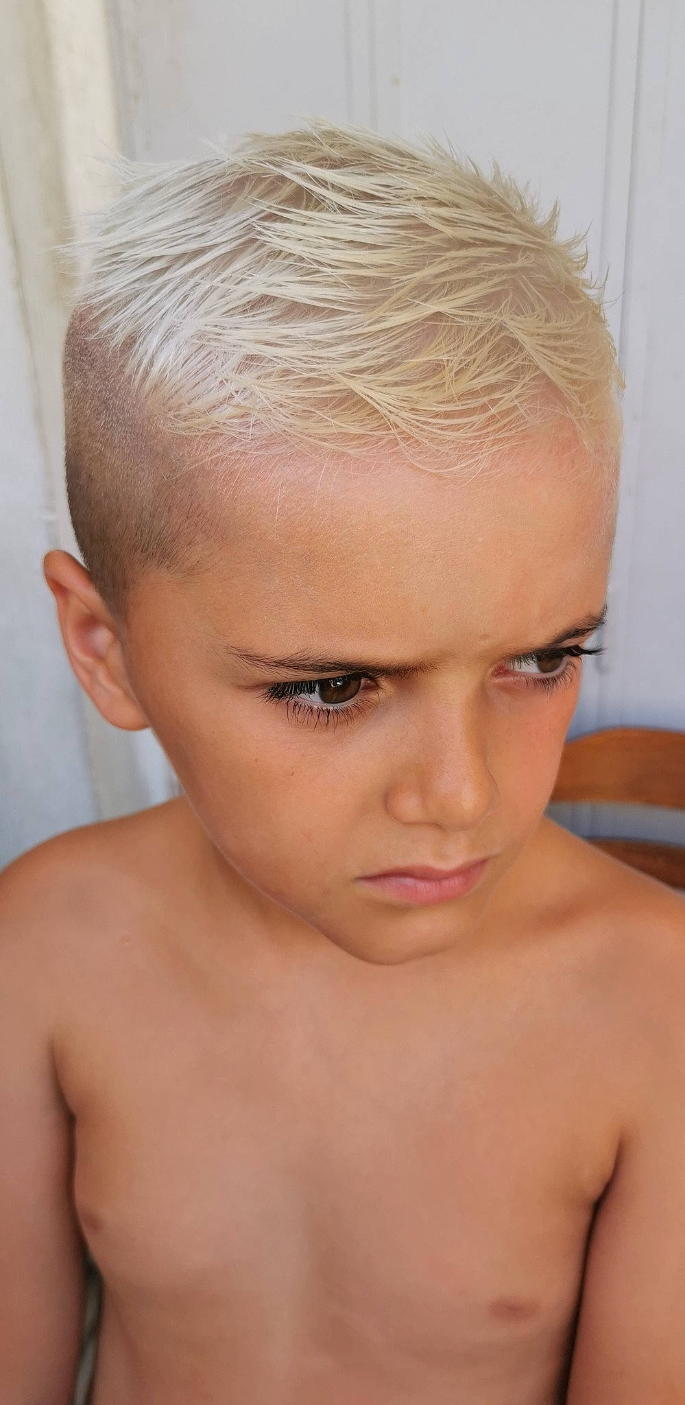 Léandro a rejoint le concours — aidez-le/la à gagner de superbes lots ! arm, cheek, chin, ear, eyebrow, eyelash, forehead, hair, hand, head, human_body, jaw, joint, lip, muscle, neck, nose, organ, person, skin