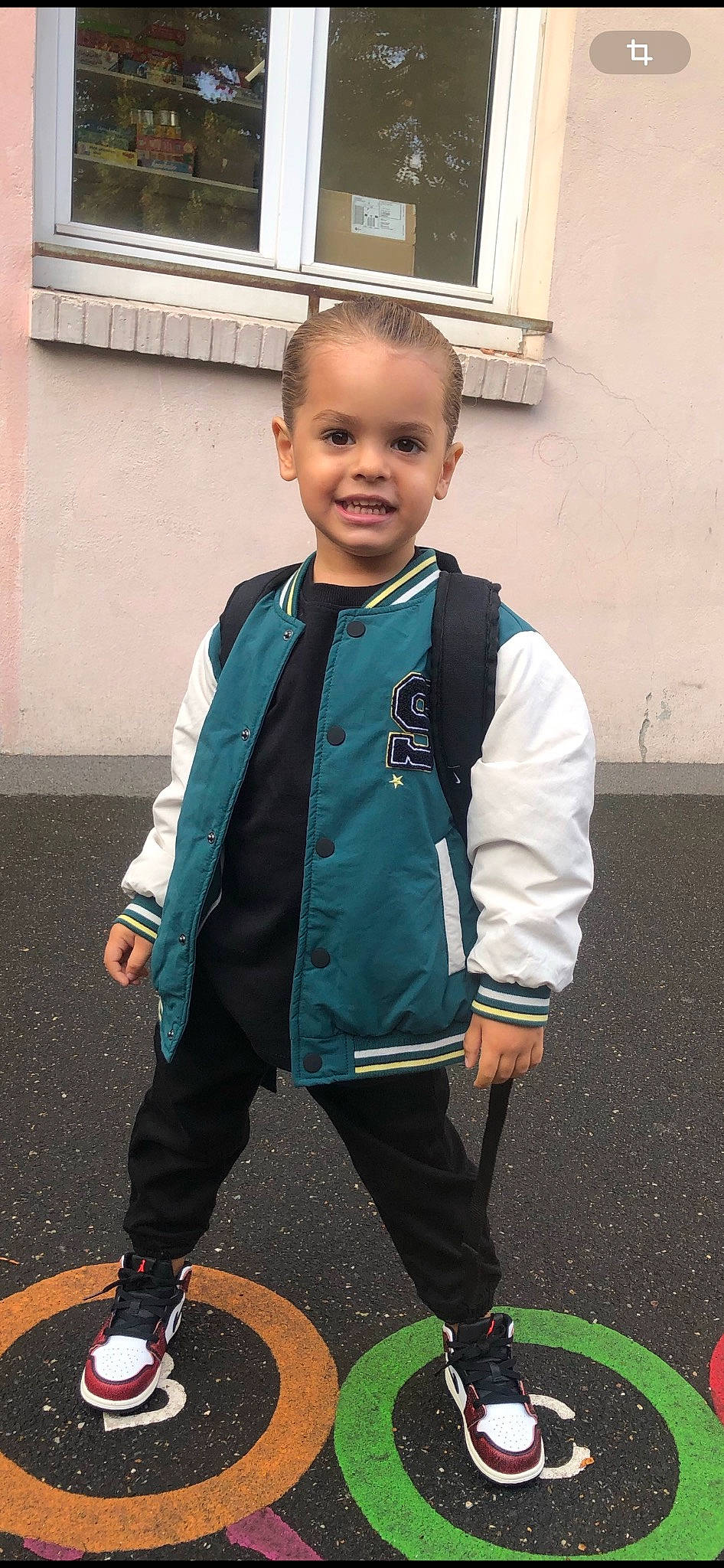 Kylian participe au concours pour gagner de l'argent avec cette photo : baby_toddler_clothing, blazer, child, collar, costume, dress_shirt, electric_blue, fashion_accessory, formal_wear, happy, joy, person, sleeve, smile, suit, tie, toddler, tuxedo, uniform