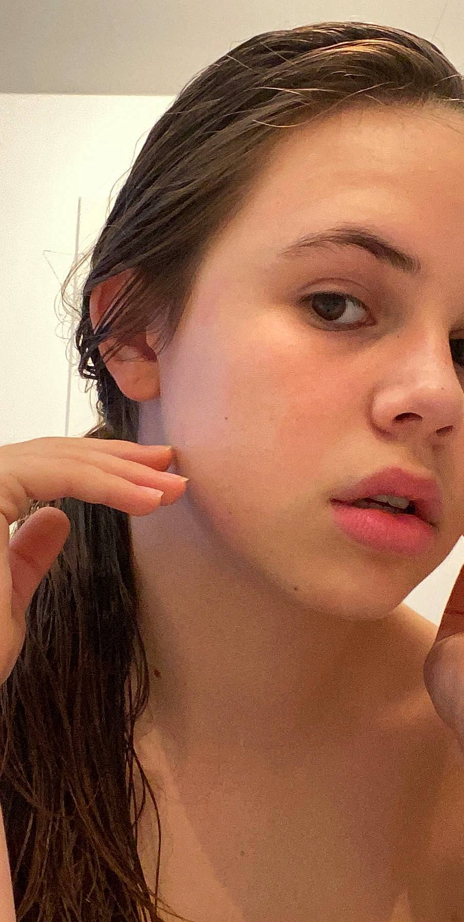 Capucine participe au concours pour gagner de l'argent avec cette photo : beauty, cheek, chin, close_up, ear, eye, eyebrow, eyelash, face, forehead, hair, hairstyle, head, jaw, lip, long_hair, neck, nose, organ, person