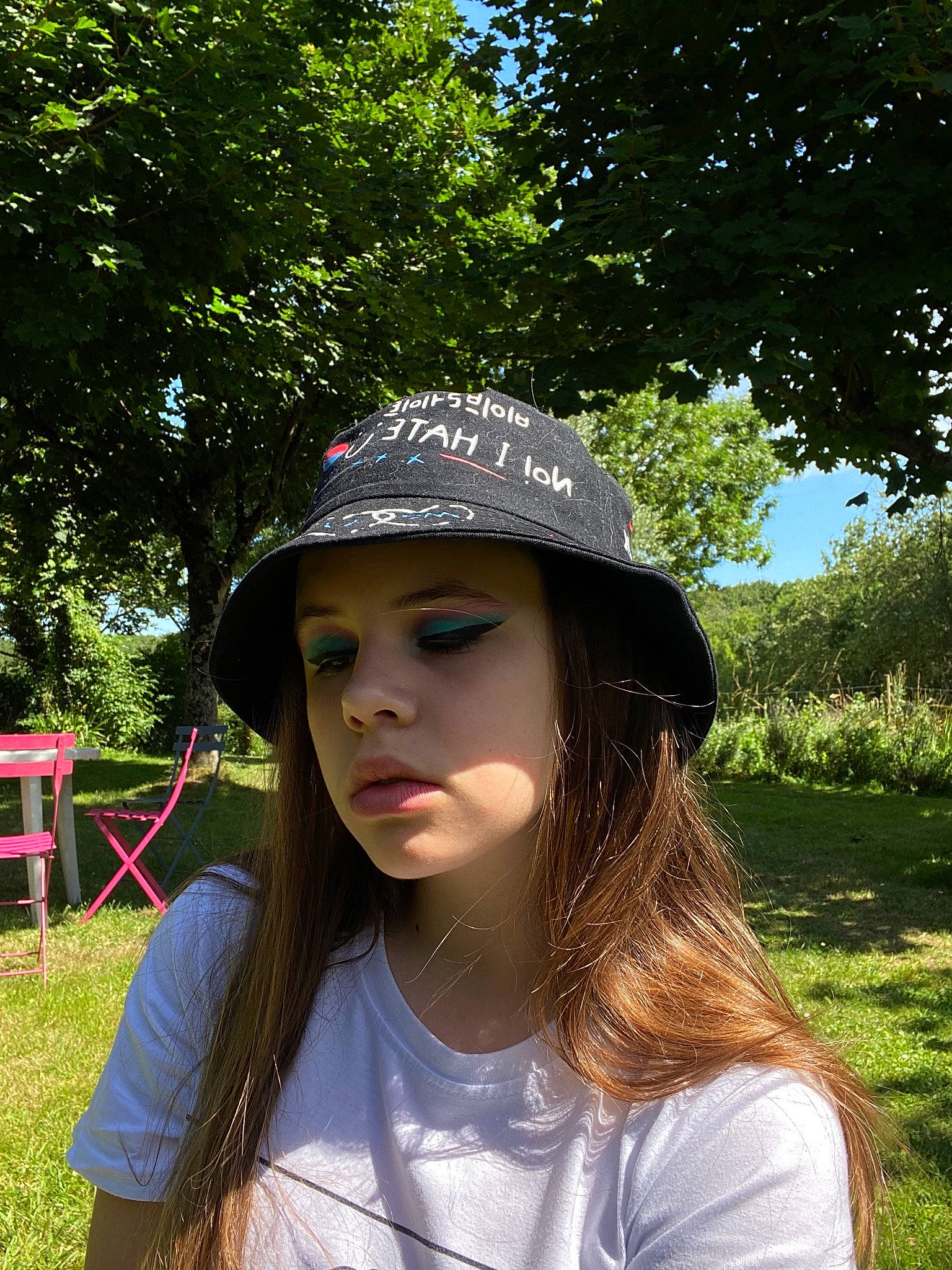 Capucine participe au concours pour gagner de l'argent avec cette photo : black_hair, botany, cap, fashion_accessory, fawn, grass, hat, headgear, headwear, leaf, leisure, lip, long_hair, person, photography, plant, smile, summer, sun_hat, sunlight