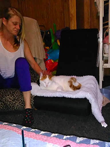 Delilah joined the competition — help win amazing prizes! leg