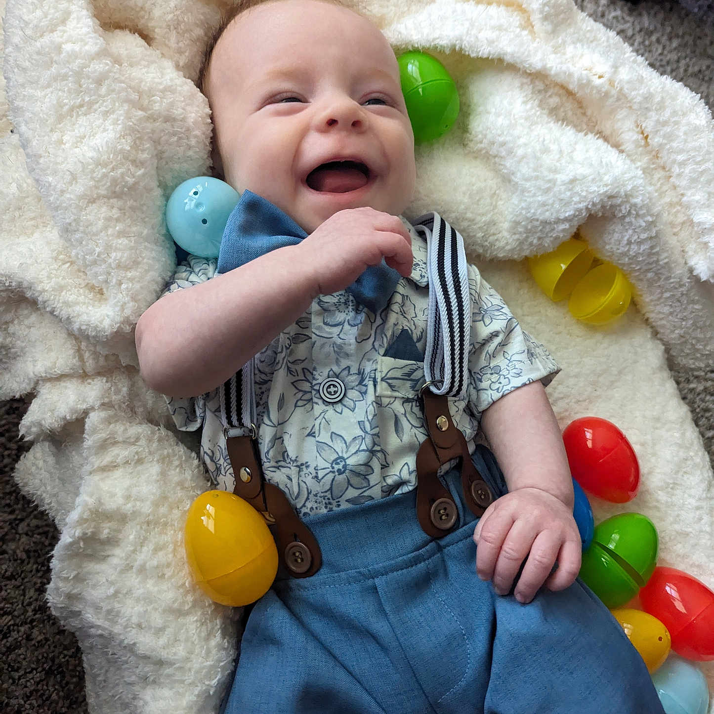 Arthur is registered to the contest to win money with this photo: accessories, baby, bodypart, clothing, couch, face, finger, furniture, hand, happy, head, homedecor, jeans, newborn, pants, person, photography, portrait, shorts, smile