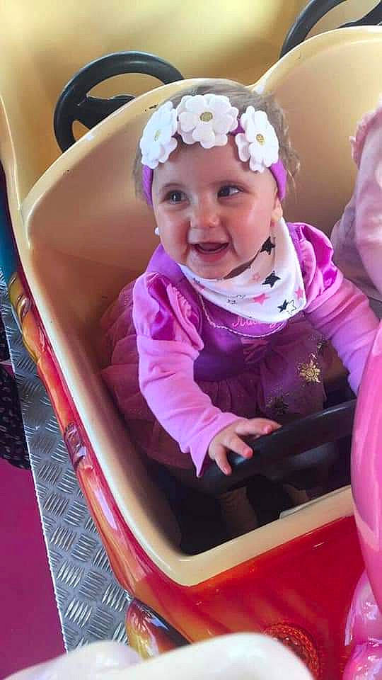 Katalya participe au concours pour gagner de l'argent avec cette photo : baby, baby_products, child, hair_accessory, headwear, joy, person, pink, product, smile, toddler