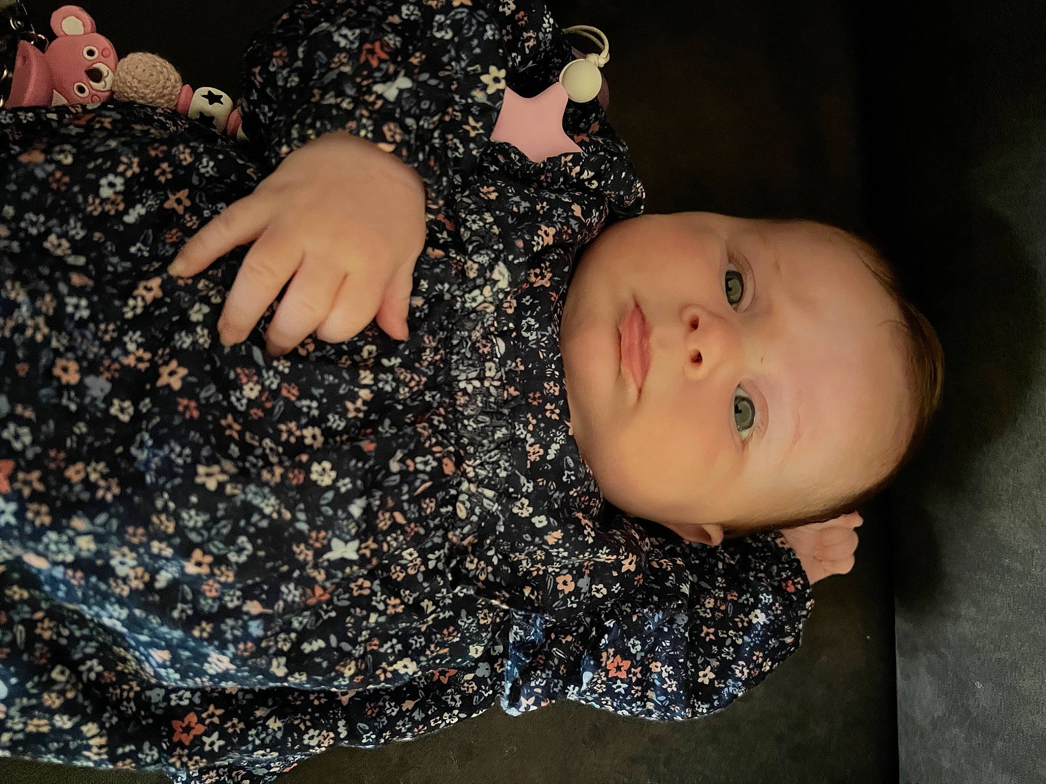 Mina a rejoint le concours — aidez-le/la à gagner de superbes lots ! arm, baby, baby_toddler_clothing, black_hair, cheek, child, fashion_accessory, finger, flash_photography, fun, gesture, hand, nail, organism, pattern, person, portrait_photography, thumb, toddler