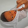 Constance a rejoint le concours — aidez-le/la à gagner de superbes lots ! baby, infant, newborn, bathtub, water, hand, cloth, wrapped, skin, face, eyes, mouth, person, bath, care, parenting, cute, indoor, closeup, gentle