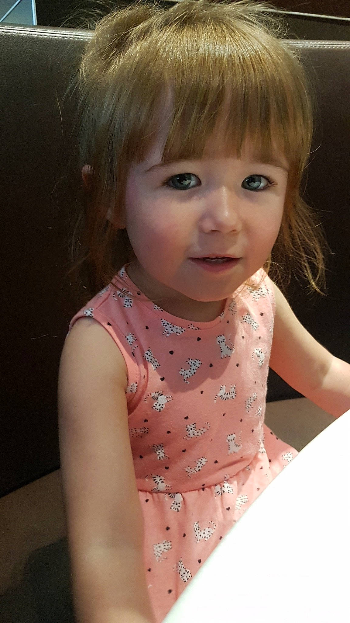 Sidney a rejoint le concours — aidez-le/la à gagner de superbes lots ! baby, beauty, blond, brown_hair, cheek, child, child_model, chin, daughter, dress, eye, face, hair, hairstyle, head, iris, person, pink, skin, smile