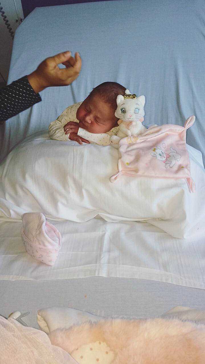 Harmonie participe au concours pour gagner de l'argent avec cette photo : baby, baby_products, bed, bedtime, child, comfort, furniture, infant_bed, person, product, toddler