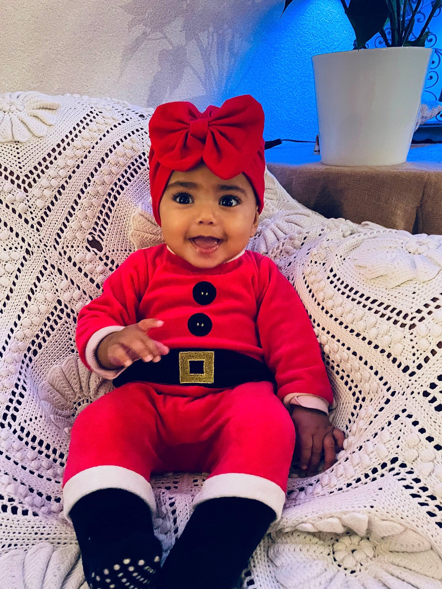 Ariana participe au concours pour gagner de l'argent avec cette photo : baby, baby_toddler_clothing, blue, comfort, cool, costume_hat, electric_blue, happy, hat, headgear, headwear, magenta, person, pink, purple, sleeve, smile, t_shirt, textile, toddler