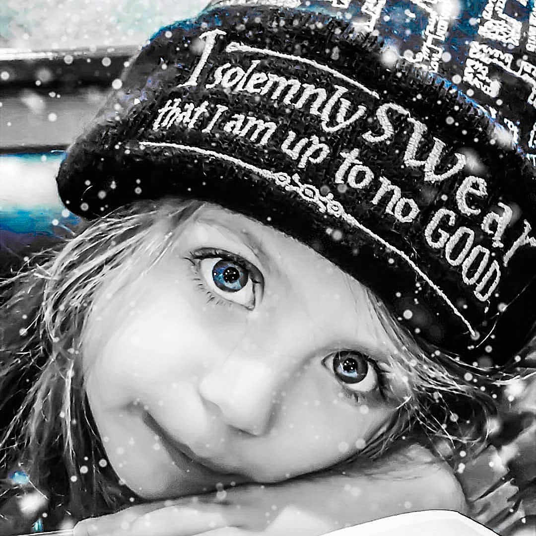 Alex is registered to the contest to win money with this photo: black_and_white, cap, cool, eye, headgear, monochrome, photography, smile, style
