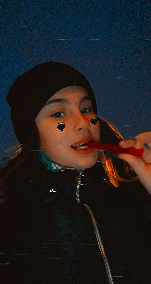 Margot participe au concours pour gagner de l'argent avec cette photo : audio_equipment, beanie, cap, drink, drinking, electric_blue, eyebrow, eyewear, fashion_accessory, flash_photography, fun, gesture, headgear, headwear, jacket, lip, music_artist, nose, person, personal_protective_equipment