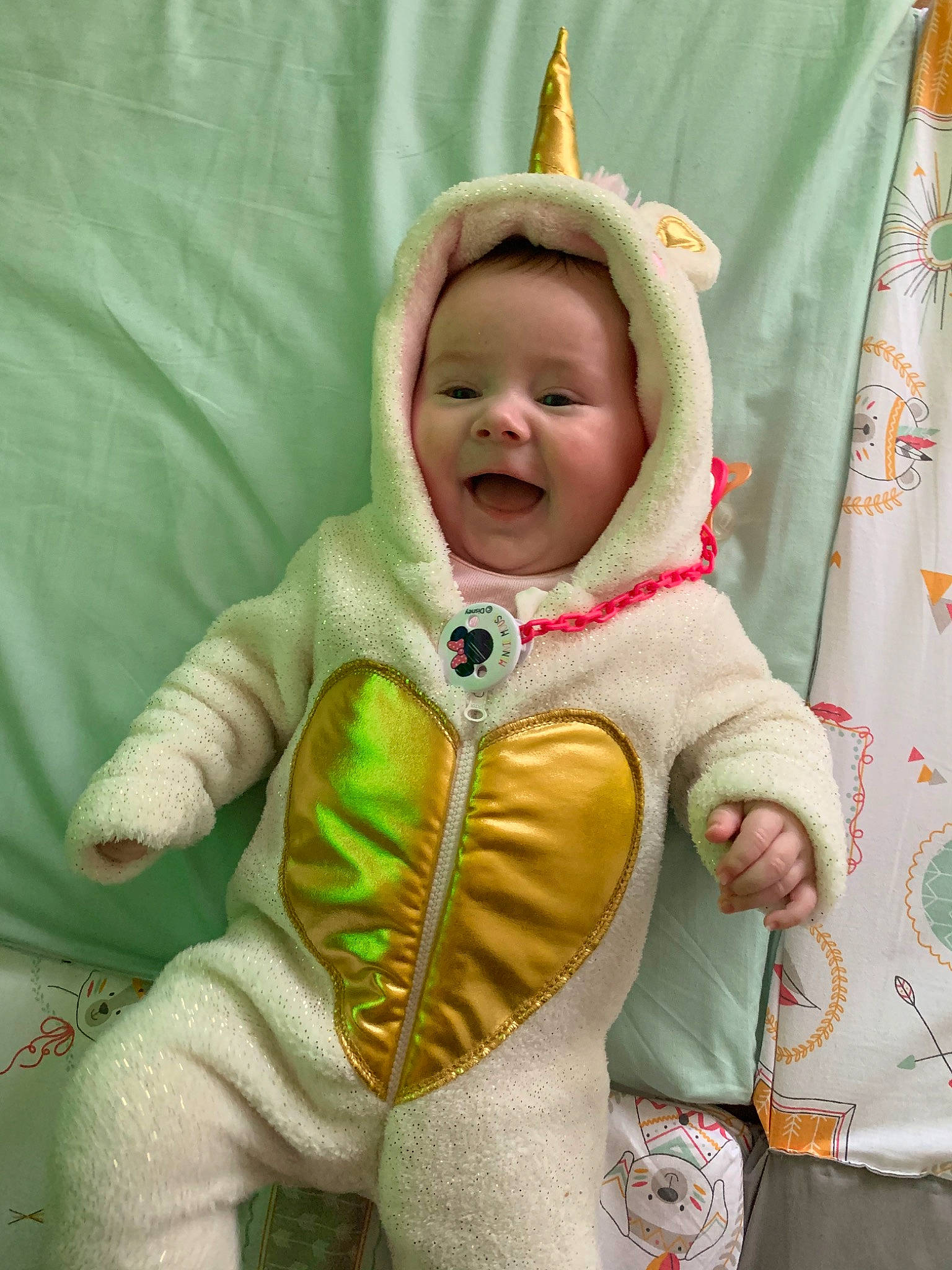 Ariana a rejoint le concours — aidez-le/la à gagner de superbes lots ! baby, child, person, smile, toddler