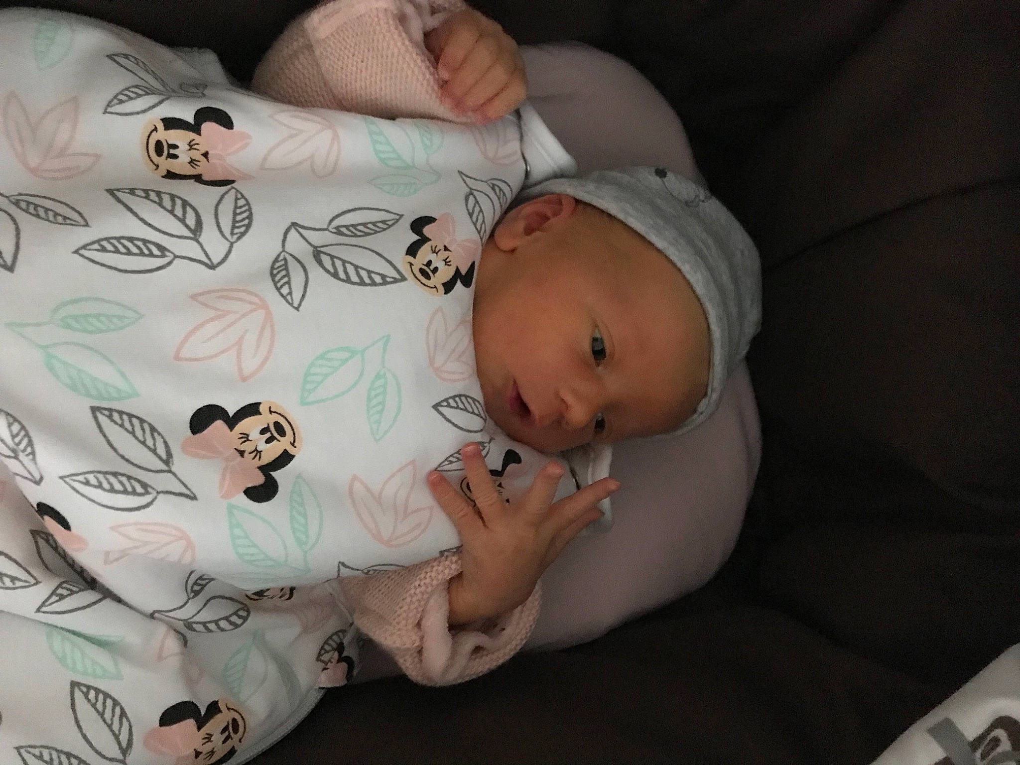 Faustine a rejoint le concours — aidez-le/la à gagner de superbes lots ! arm, baby, baby_sleeping, baby_toddler_clothing, cheek, child, comfort, eye, face, finger, hand, head, human_body, leg, linens, mouth, person, skin, sleeve, textile