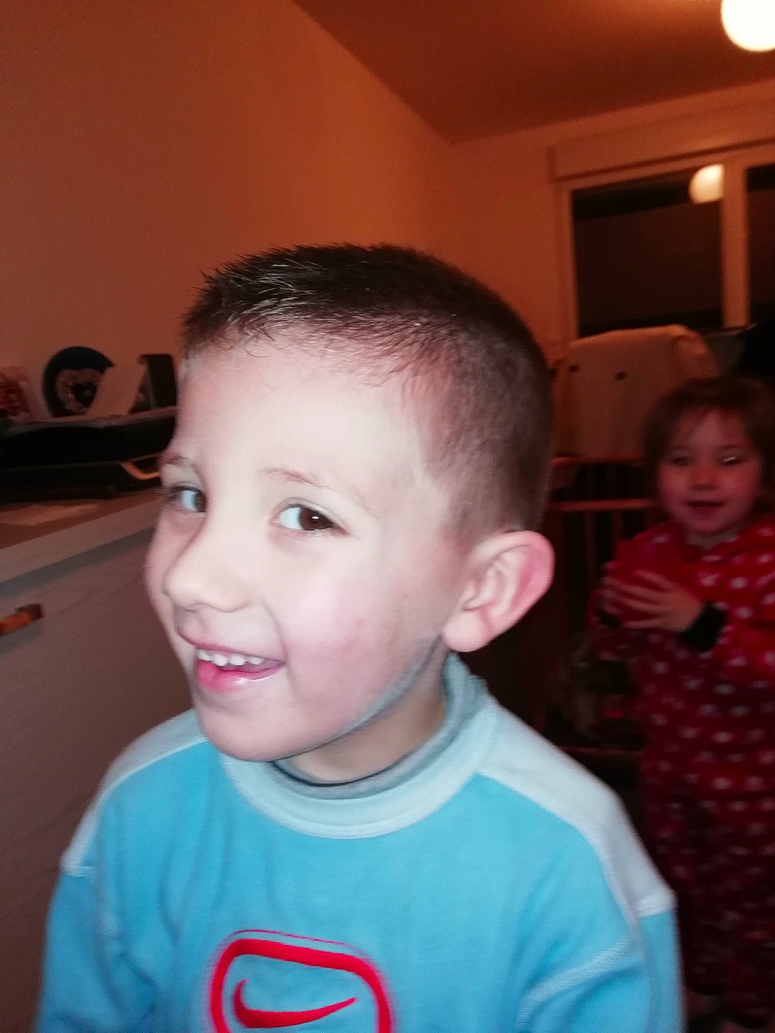 Taméo participe au concours pour gagner de l'argent avec cette photo : buzz_cut, cheek, child, chin, cool, ear, eyebrow, face, forehead, fun, hair, hairstyle, head, jaw, joy, lip, nose, person, smile, toddler