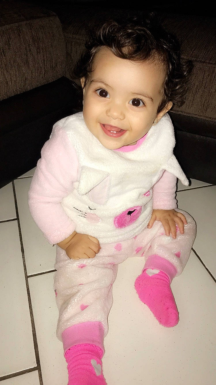 Aaliyah  participe au concours pour gagner de l'argent avec cette photo : beauty, cheek, child, day, eye, face, fun, girl, human_hair_color, infant, joy, leg, mouth, nose, person, pink, product, skin, smile, standing