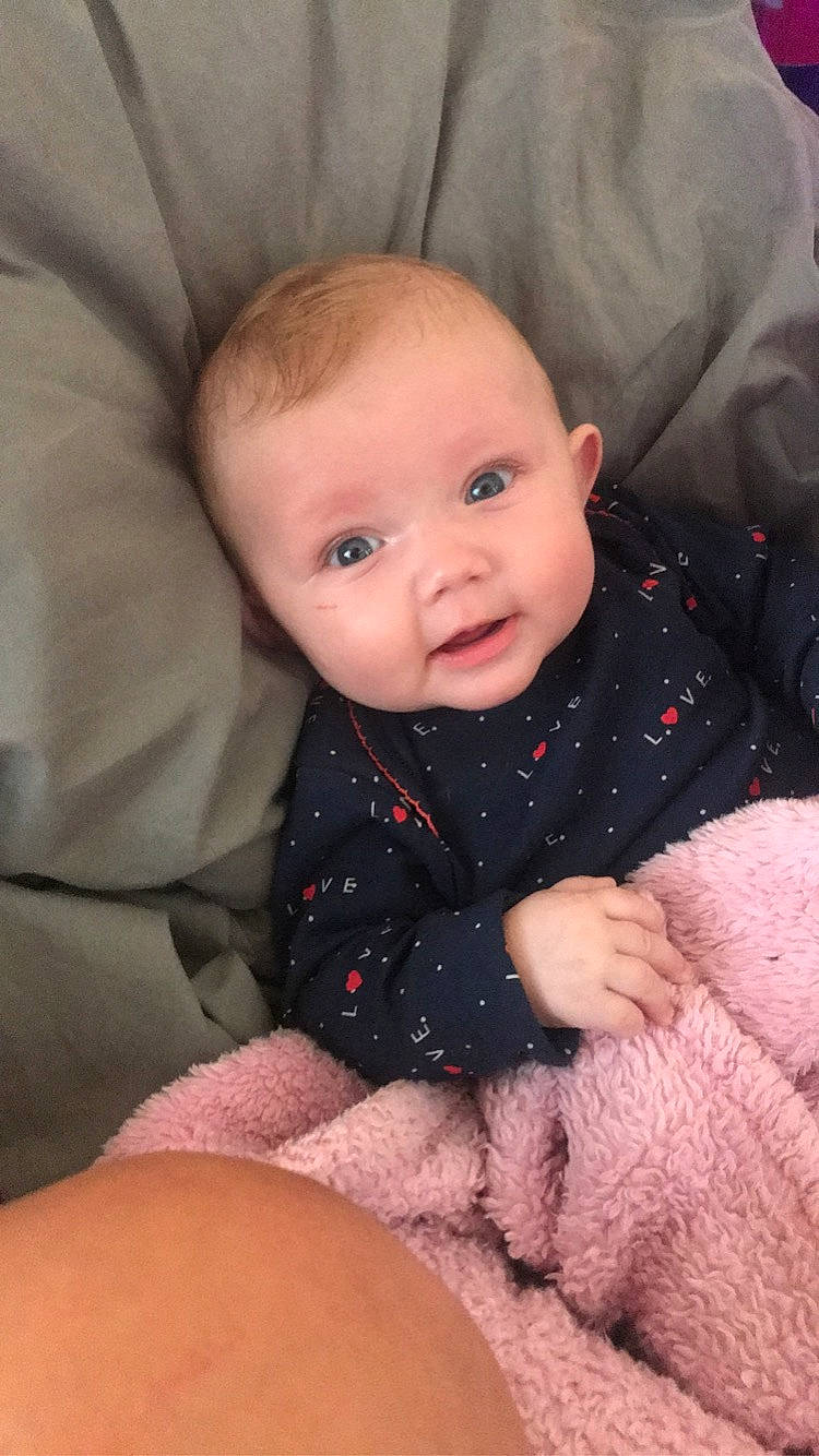 Maëlle a rejoint le concours — aidez-le/la à gagner de superbes lots ! baby, baby_toddler_clothing, cheek, chin, comfort, eye, eyebrow, finger, hairstyle, head, human_body, iris, lip, mouth, nose, outerwear, person, skin, sleeve, toddler