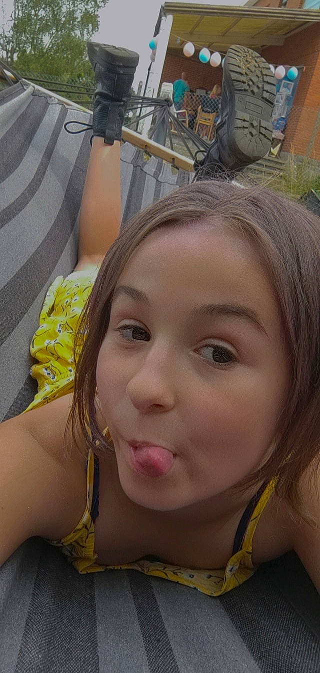 Alizee a rejoint le concours — aidez-le/la à gagner de superbes lots ! black_hair, cool, eyebrow, eyelash, face, forehead, fun, grass, happy, jaw, leisure, lip, mouth, neck, nose, person, skin, snapshot, summer, travel