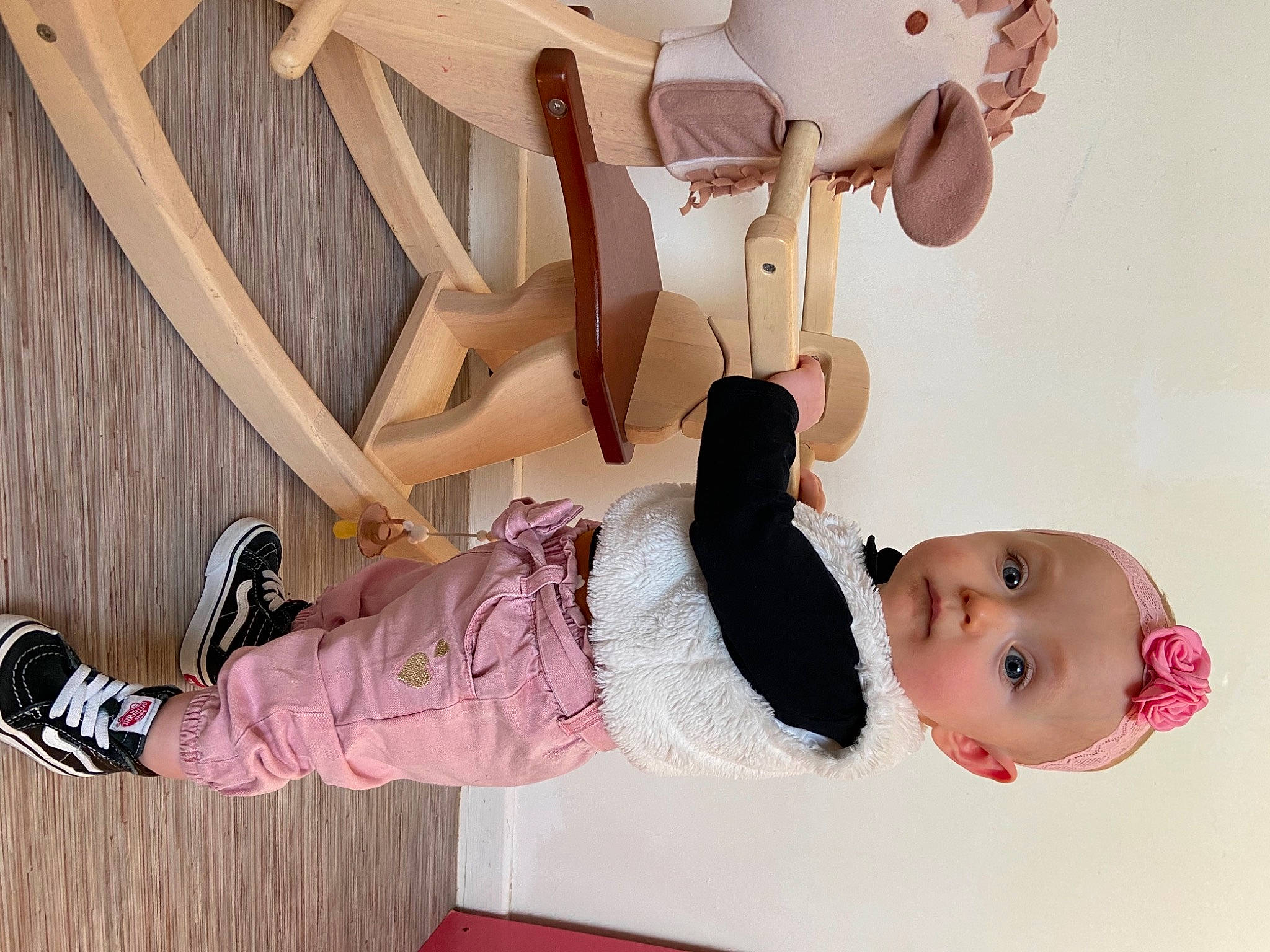 Kayana participe au concours pour gagner de l'argent avec cette photo : baby, baby_products, baby_toddler_clothing, child, comfort, fun, happy, magenta, outdoor_shoe, pattern, peach, person, pink, room, skin, sock, toddler, toy, walking_shoe, white