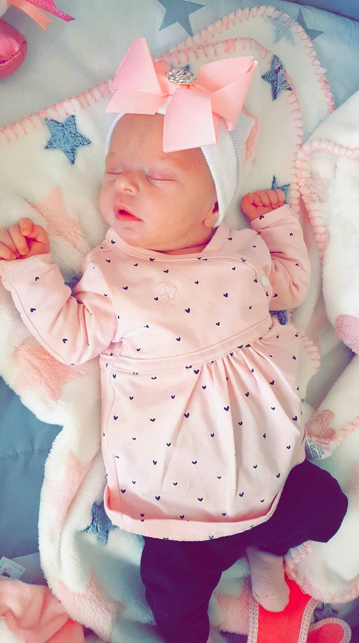 Inaya a rejoint le concours — aidez-le/la à gagner de superbes lots ! baby, baby_products, baby_toddler_clothing, day_dress, embellishment, one_piece_garment, pattern, peach, person, pink, polka_dot