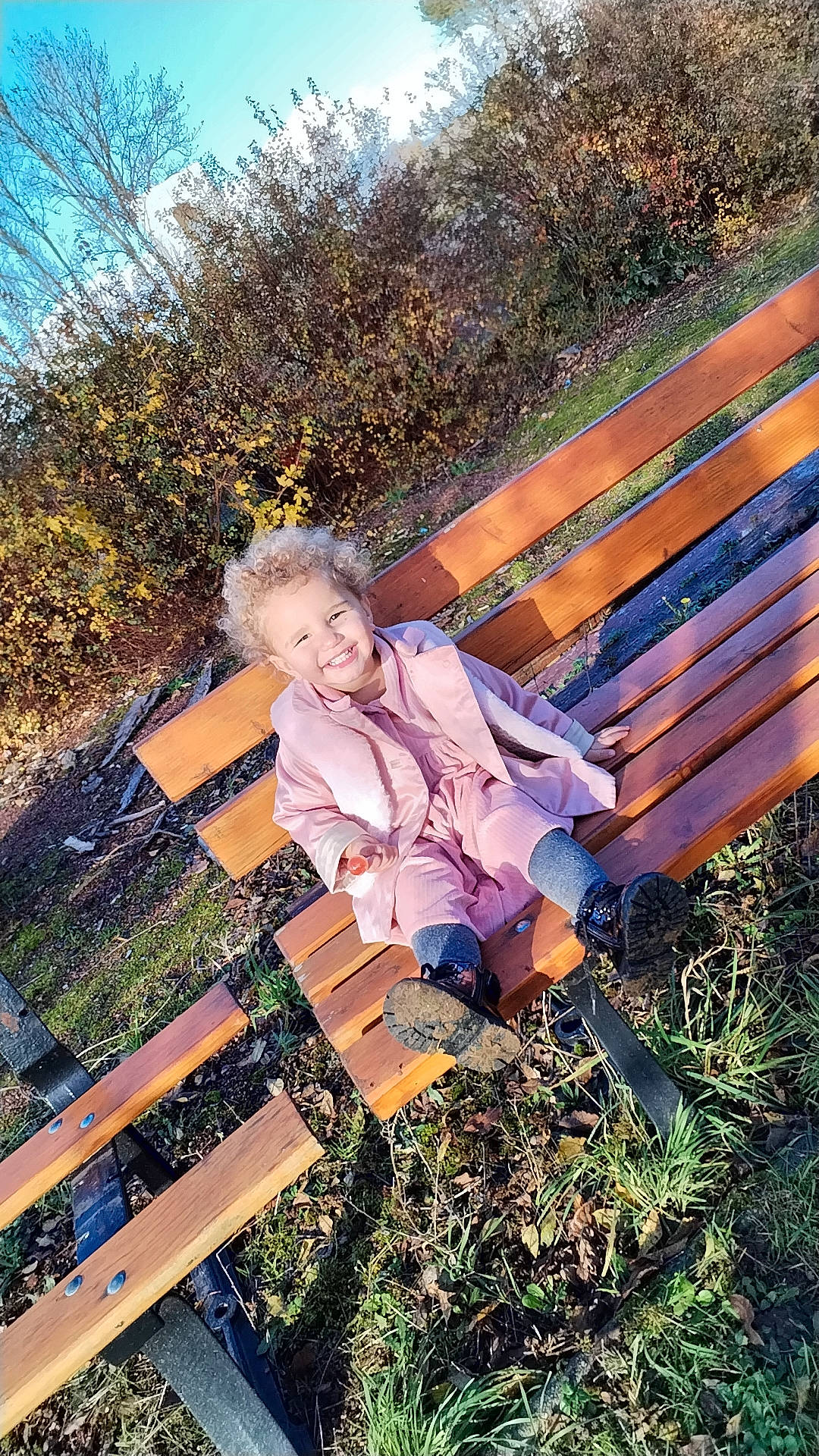 Eloise participe au concours pour gagner de l'argent avec cette photo : bench, garden, grass, happy, joy, landscape, leaf, leisure, outdoor_bench, outdoor_furniture, people_in_nature, person, plant, sitting, sky, tints_and_shades, toddler, tree, wood