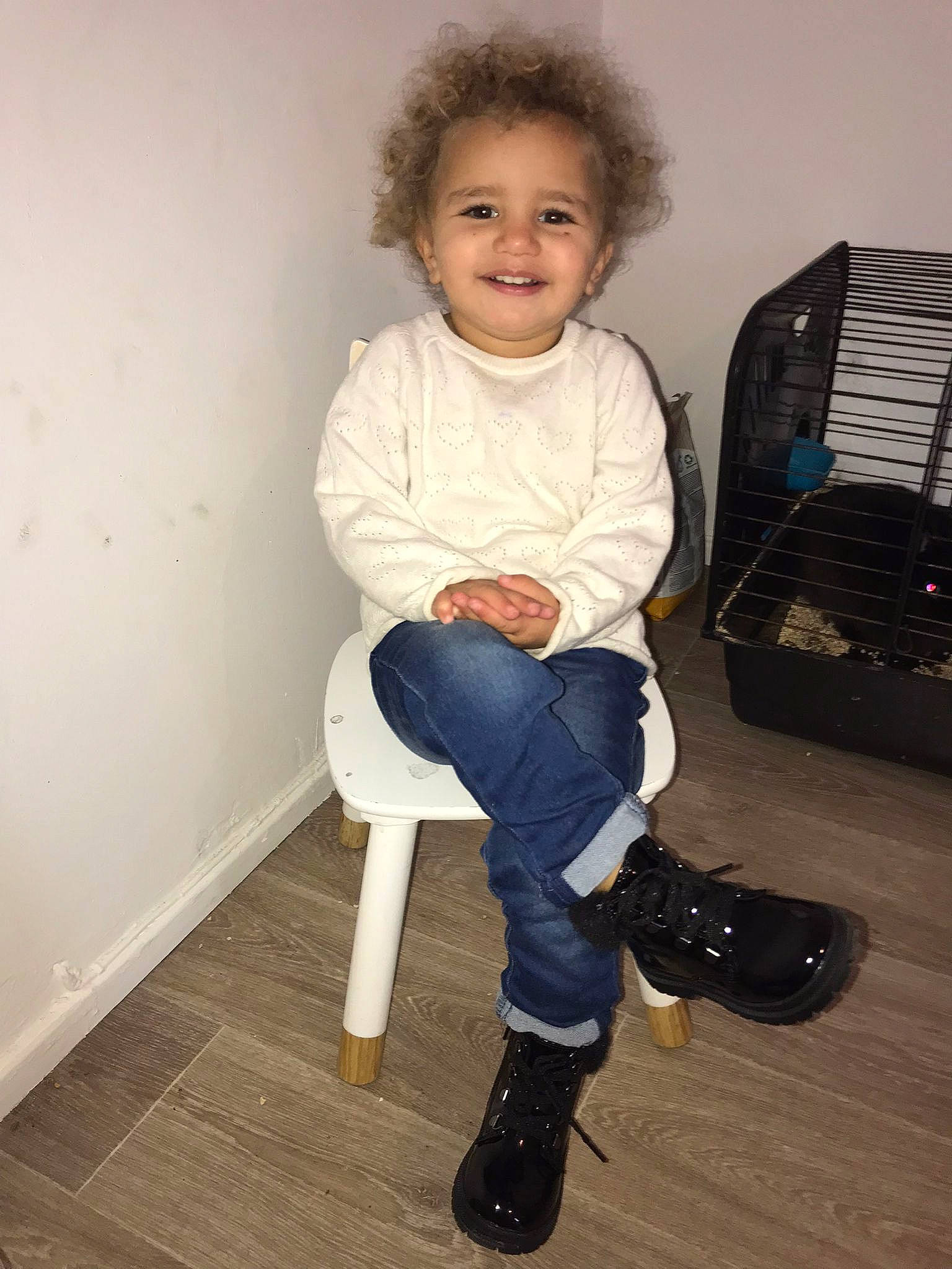 Eloise participe au concours pour gagner de l'argent avec cette photo : baby_toddler_clothing, child, eye, face, flash_photography, flooring, footwear, hair, happy, hardwood, head, human_leg, joy, knee, person, shoe, shoulder, sleeve, smile, thigh