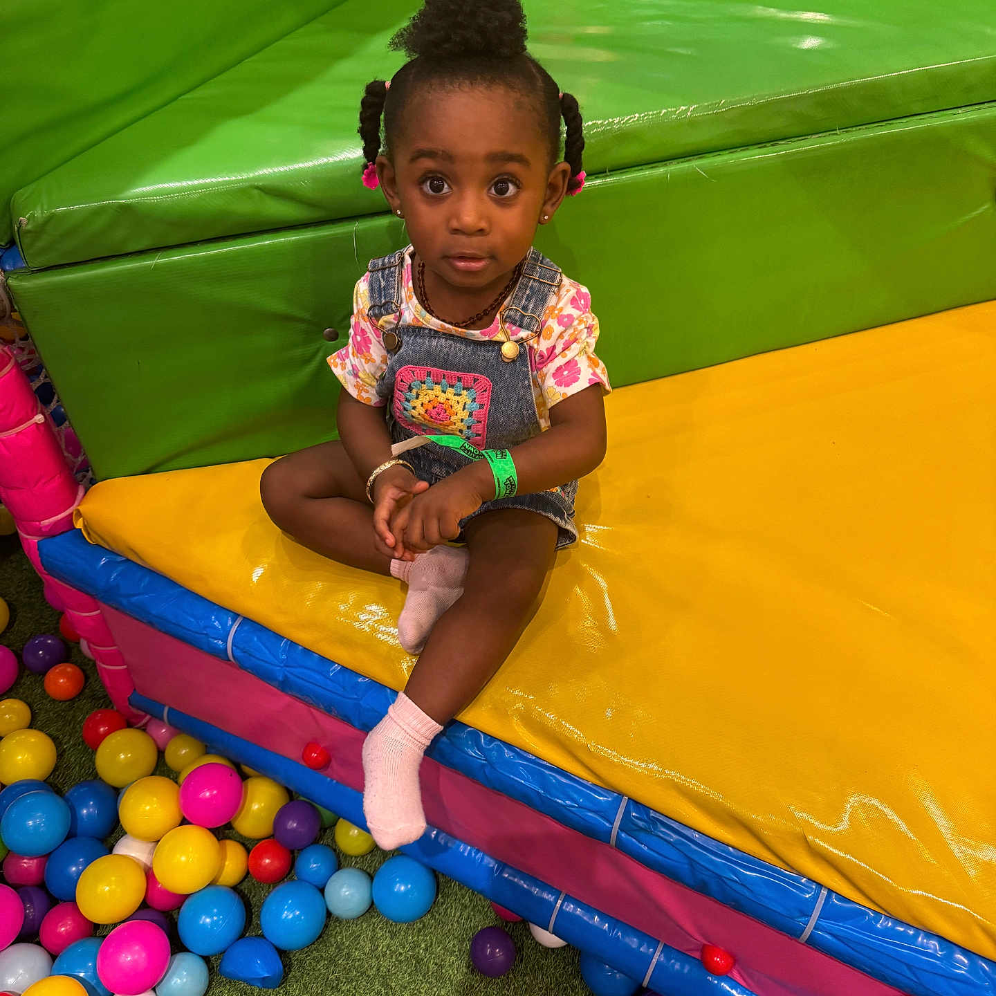 Jamyriaa is registered to the contest to win money with this photo: accessories, bracelet, child, clothing, face, female, girl, head, hosiery, indoorplayarea, indoors, inflatable, jewelry, necklace, outdoors, person, photography, playarea, sock, sphere
