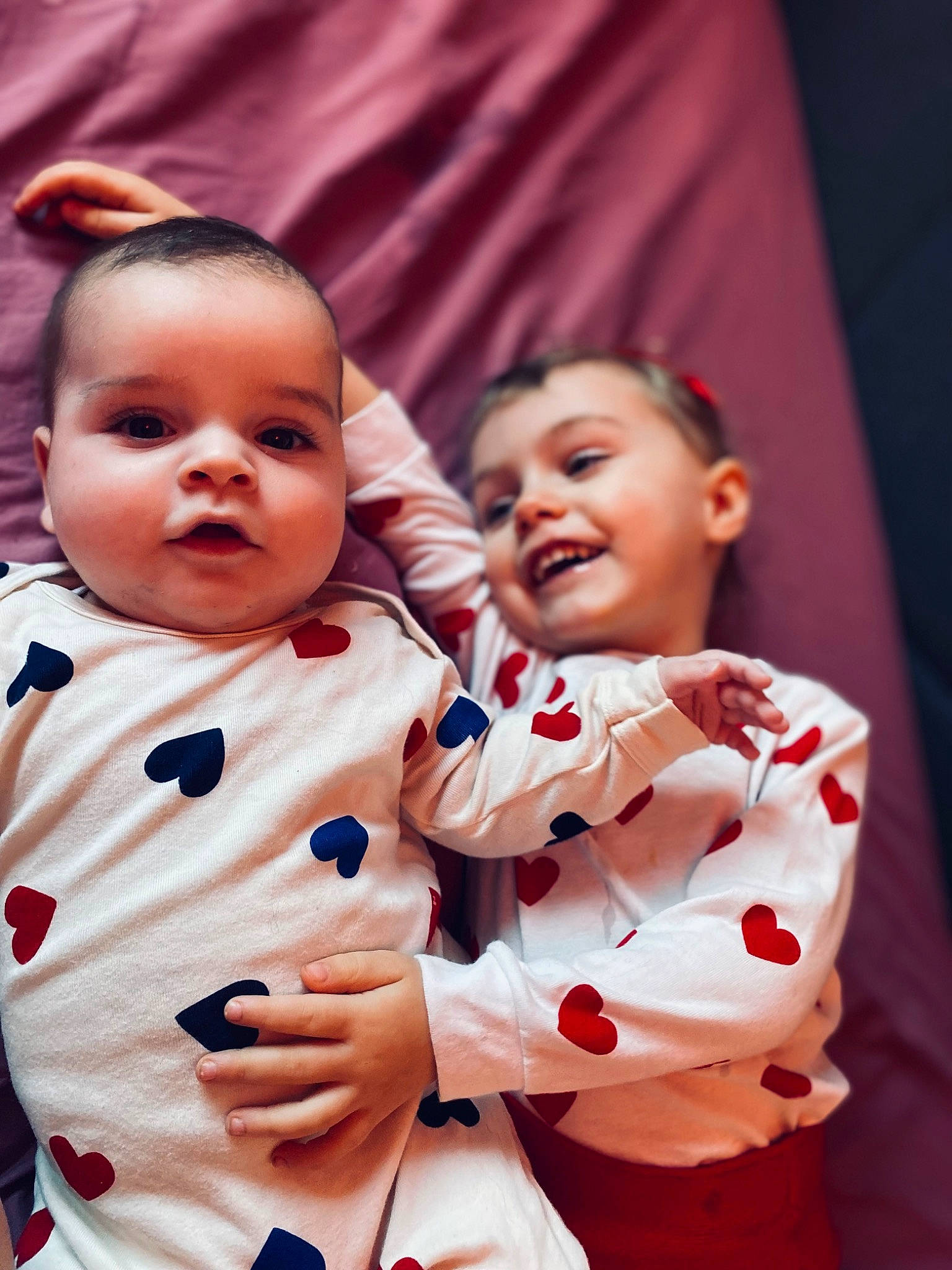 Mia a rejoint le concours — aidez-le/la à gagner de superbes lots ! baby, baby_toddler_clothing, cheek, child, choreography, dress, entertainment, event, facial_expression, fun, gesture, happy, people_in_nature, performance, performing_arts, person, pink, red, smile, toddler