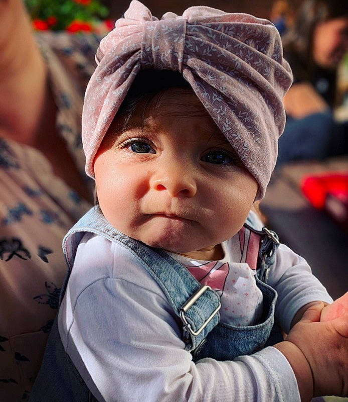 Cataleya participe au concours pour gagner de l'argent avec cette photo : baby, bonnet, cheek, child, eye, headgear, headwear, person, smile, toddler