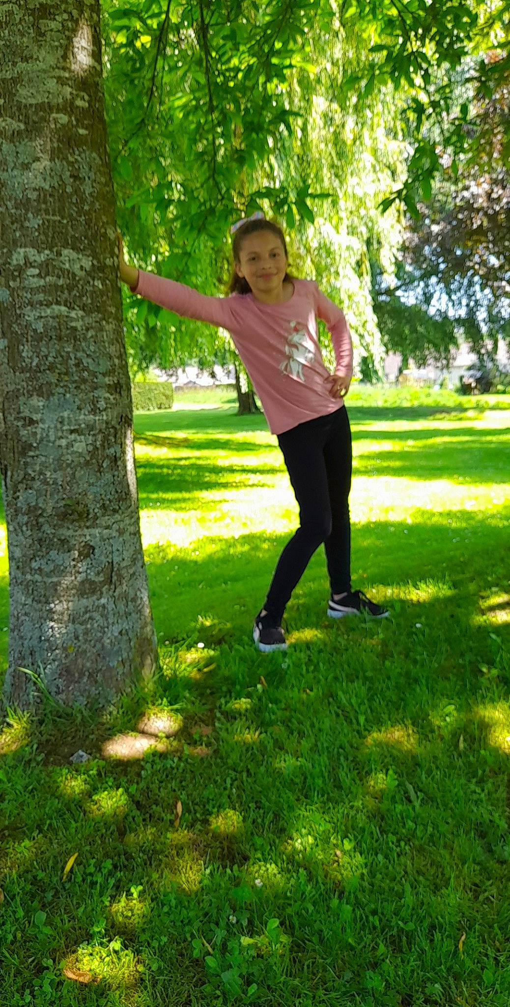 Alexia participe au concours pour gagner de l'argent avec cette photo : balance, child, fun, garden, gesture, grass, grassland, green, happy, joy, lawn, leisure, meadow, people_in_nature, person, plant, recreation, shade, smile, tints_and_shades