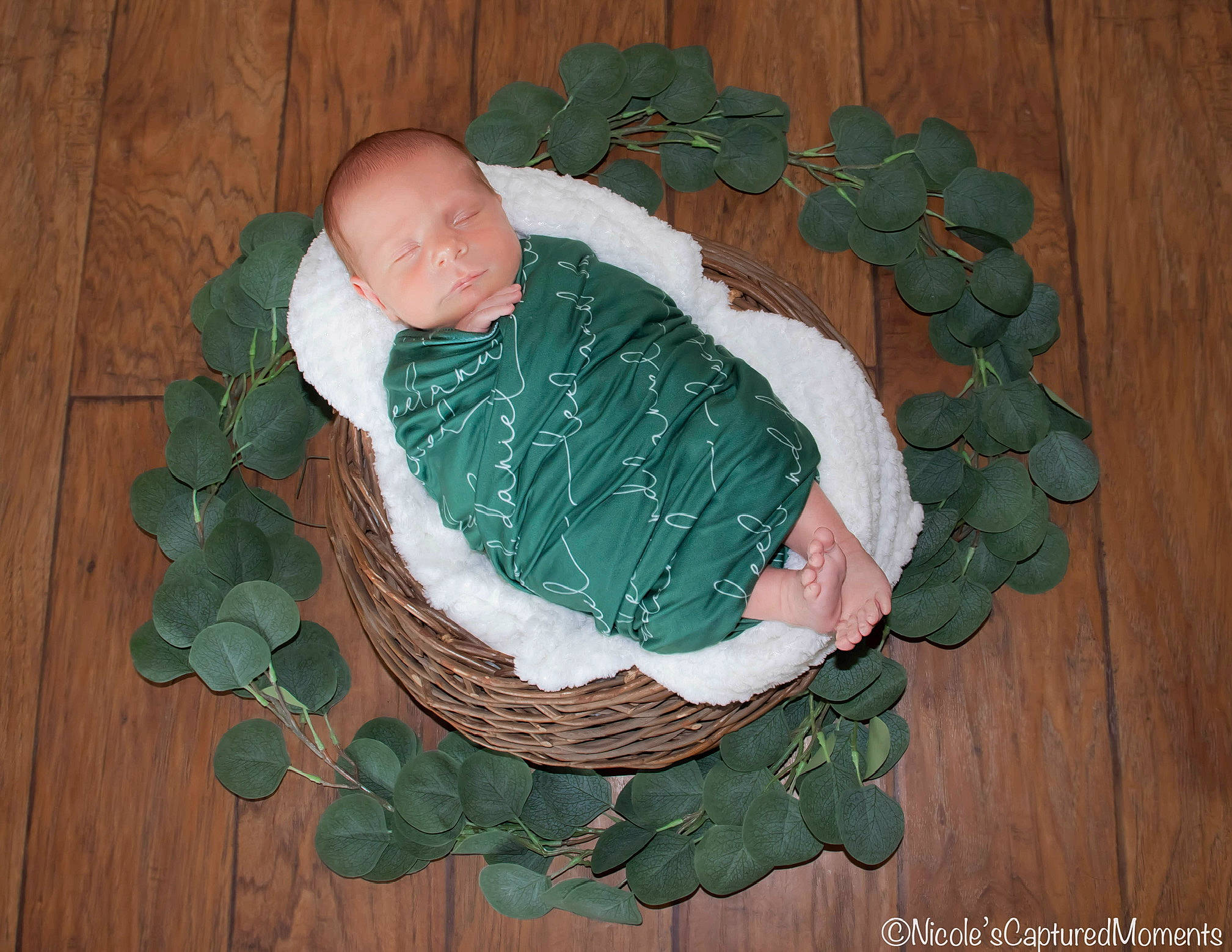 Leeland is registered to the contest to win money with this photo: christmas, christmas_decoration, christmas_eve, christmas_ornament, circle, dishware, event, fashion_accessory, holiday, holiday_ornament, interior_design, leaf, linens, ornament, person, plant, porcelain, serveware, table, twig