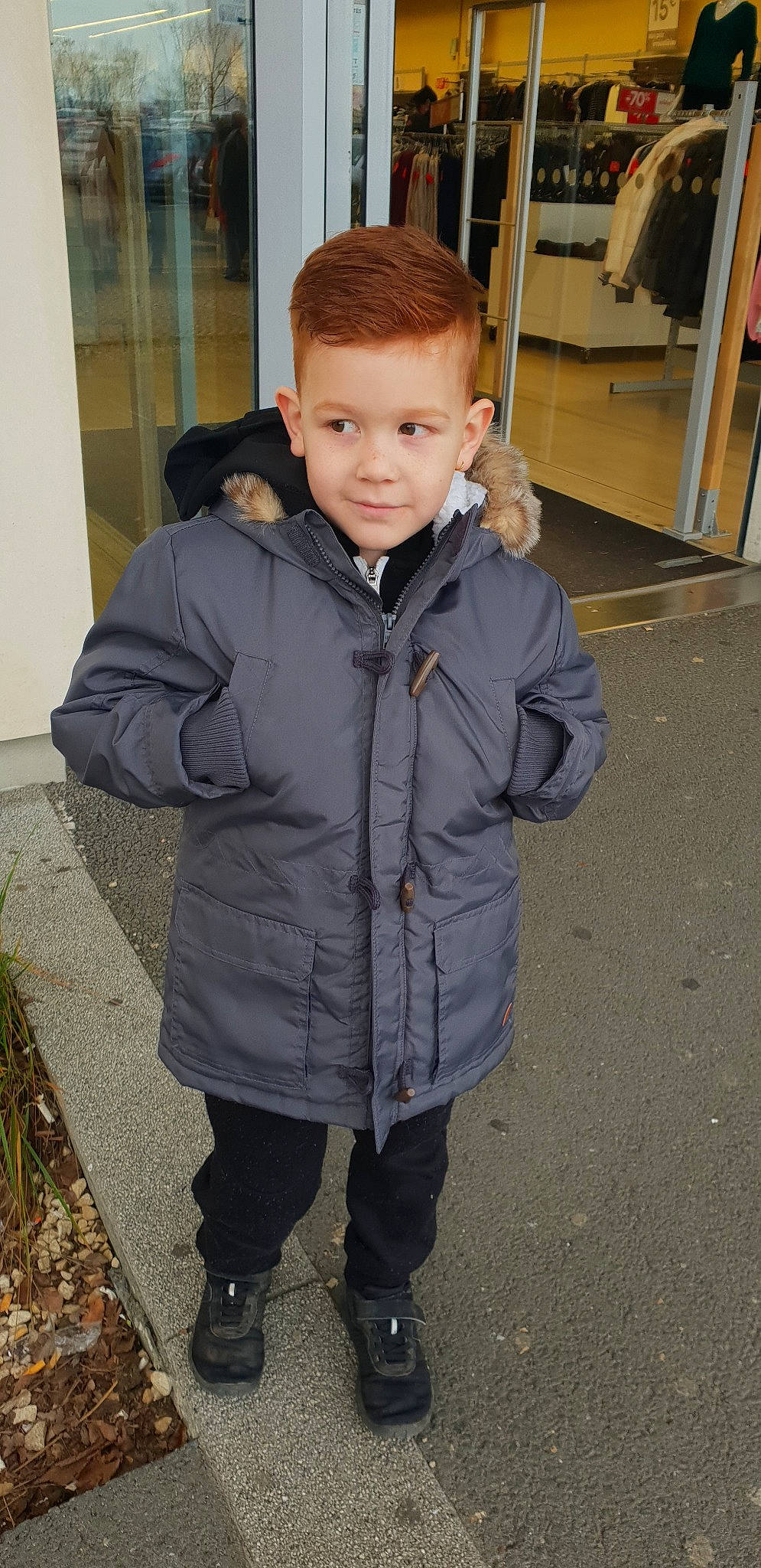 TimotÉ a rejoint le concours — aidez-le/la à gagner de superbes lots ! boy, child, cool, fun, girl, jacket, jeans, outerwear, person, product, snapshot, standing, toddler