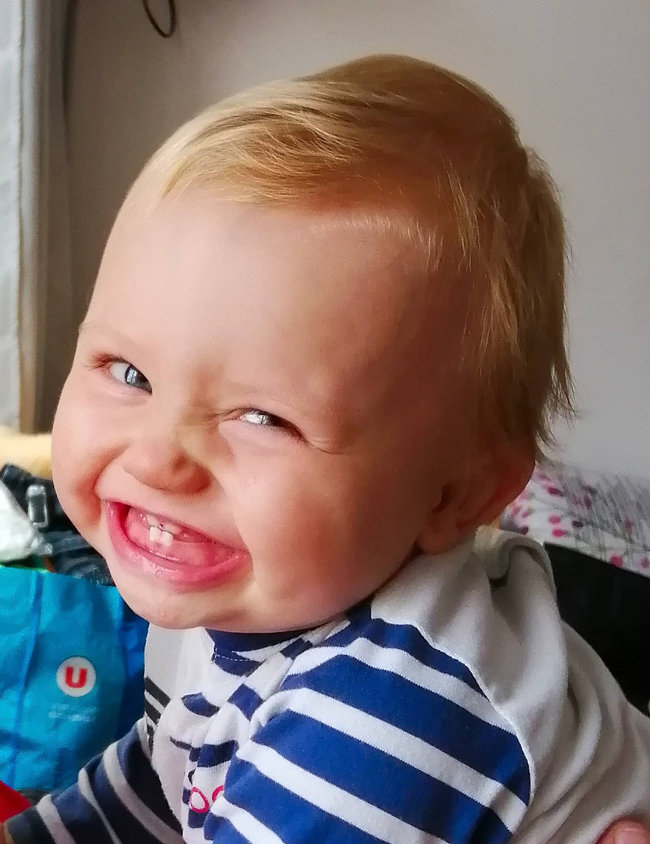 Gino participe au concours pour gagner de l'argent avec cette photo : baby, blond, cheek, child, chin, ear, eye, eyebrow, face, facial_expression, forehead, hair, hairstyle, head, joy, lip, mouth, nose, person, skin