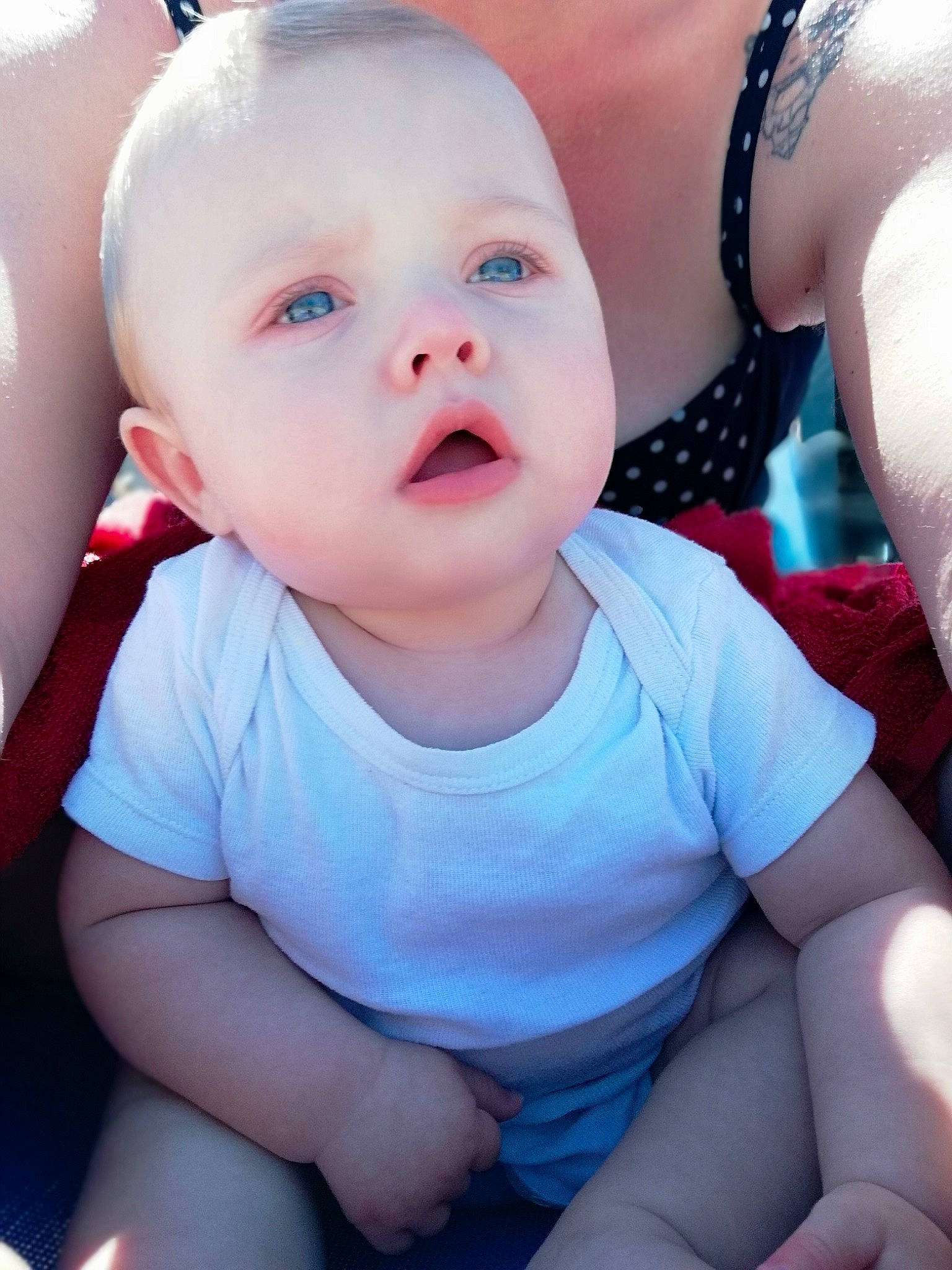 Gino participe au concours pour gagner de l'argent avec cette photo : baby, cheek, child, face, head, lip, mouth, nose, person, skin, smile, toddler