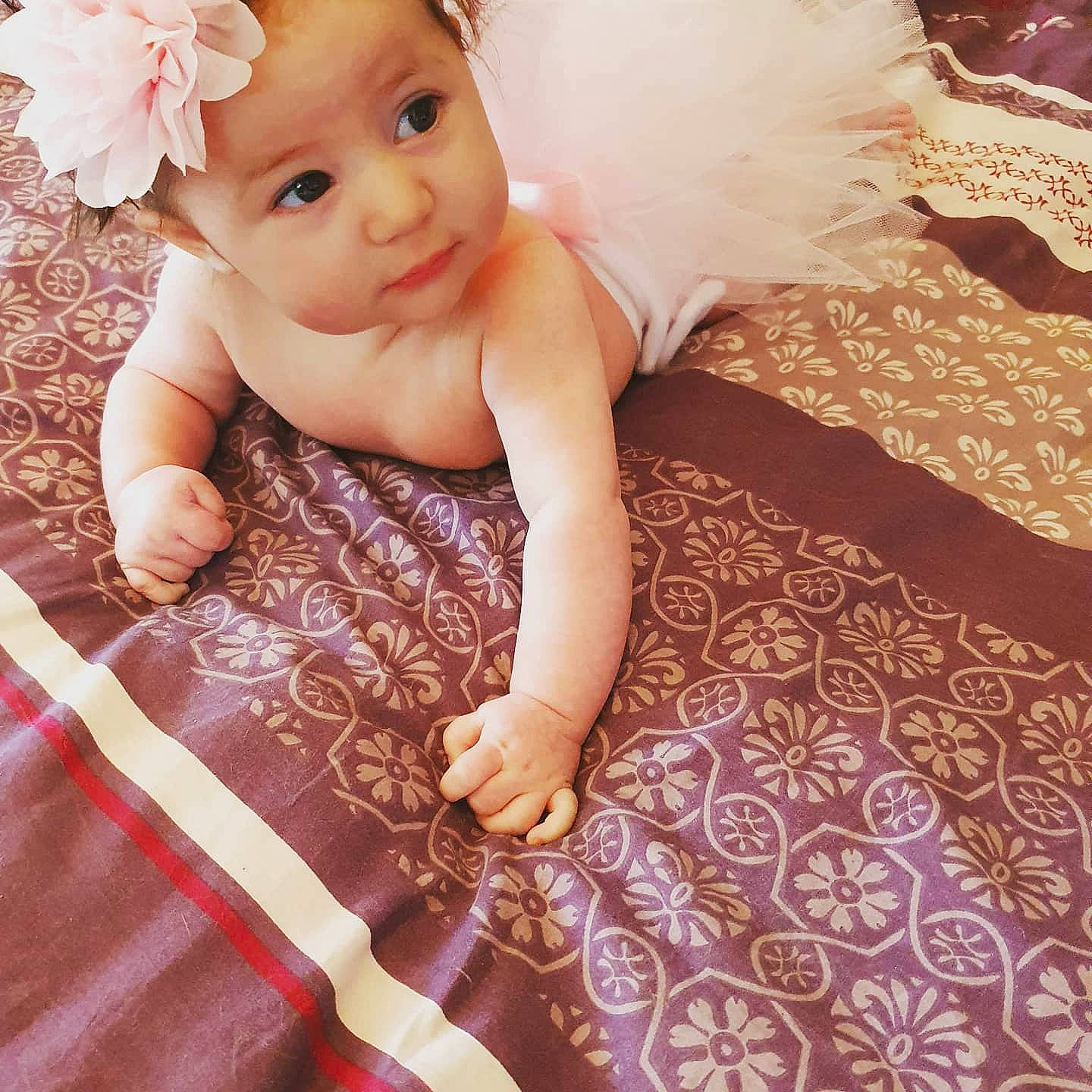 Eden a rejoint le concours — aidez-le/la à gagner de superbes lots ! baby, baby_products, beauty, bedding, blond, cheek, child, dress, eye, face, hand, head, headwear, leg, linens, person, pink, product, skin, smile