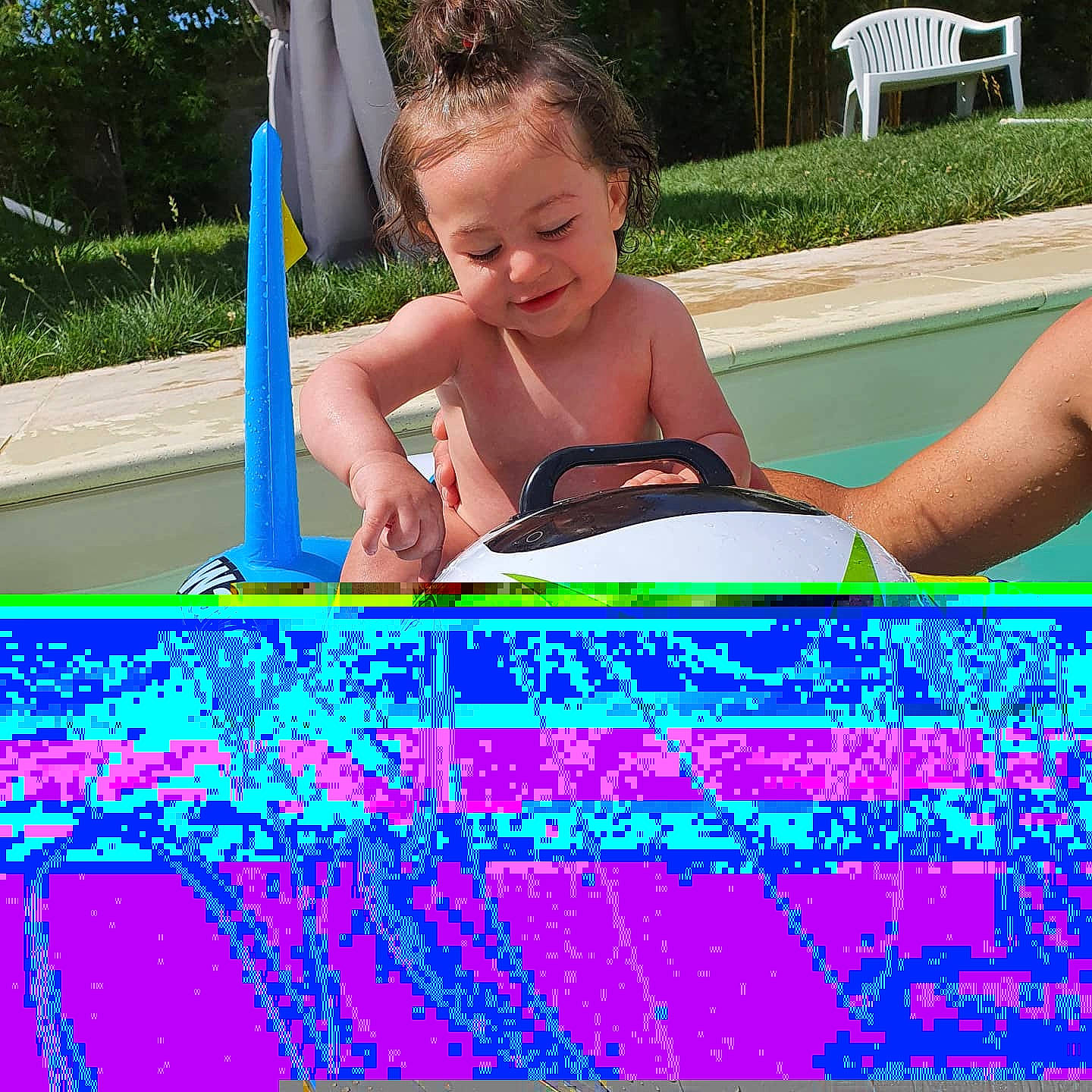 Eden participe au concours pour gagner de l'argent avec cette photo : child, fun, games, inflatable, joy, leisure, person, play, recreation, summer, swimming_pool, toddler