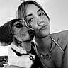 Milo a rejoint le concours — aidez-le/la à gagner de superbes lots ! beagle, black_and_white, casual, chain, closeup, dog, happy, necklace, outdoor, pet, portrait, selfie, sky, smile, summer, tattoo, tongue_out, umbrella, vacation, woman