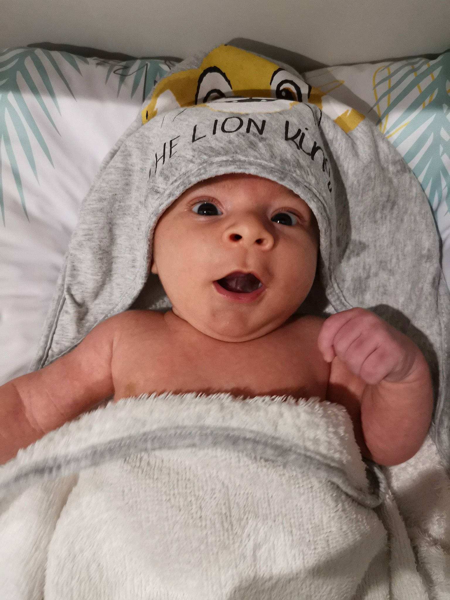 Valentin participe au concours pour gagner de l'argent avec cette photo : baby, baby_products, baby_sleeping, baby_toddler_clothing, bedding, cap, comfort, event, eye, eyebrow, flash_photography, fur, happy, headband, headpiece, headwear, linens, person, skin, smile