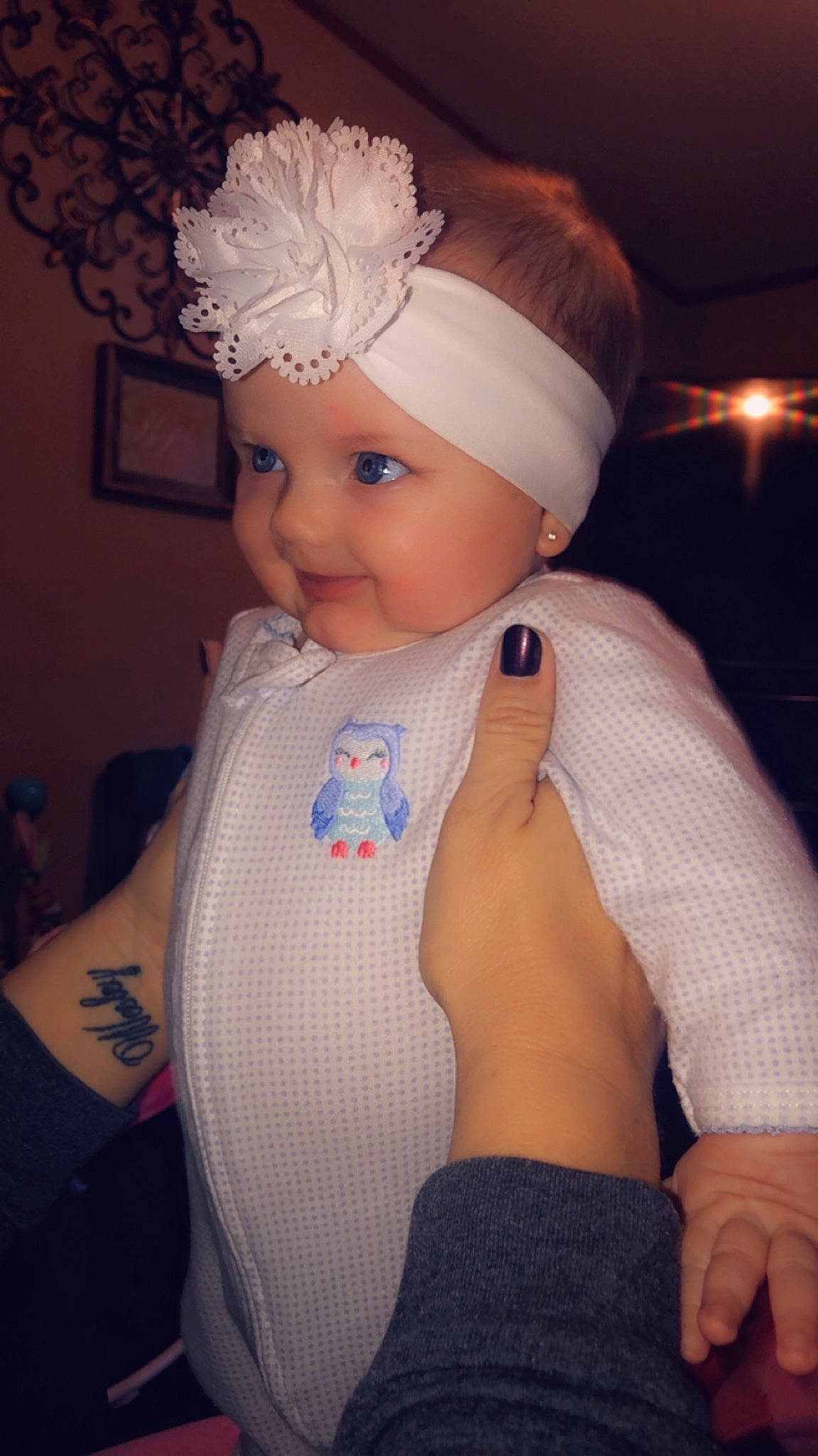 Kilani is registered to the contest to win money with this photo: arm, baby, baby_toddler_clothing, child, costume, costume_accessory, eye, fashion_accessory, hair_accessory, head, headband, headgear, headpiece, headwear, iris, person, product, skin, toddler, white
