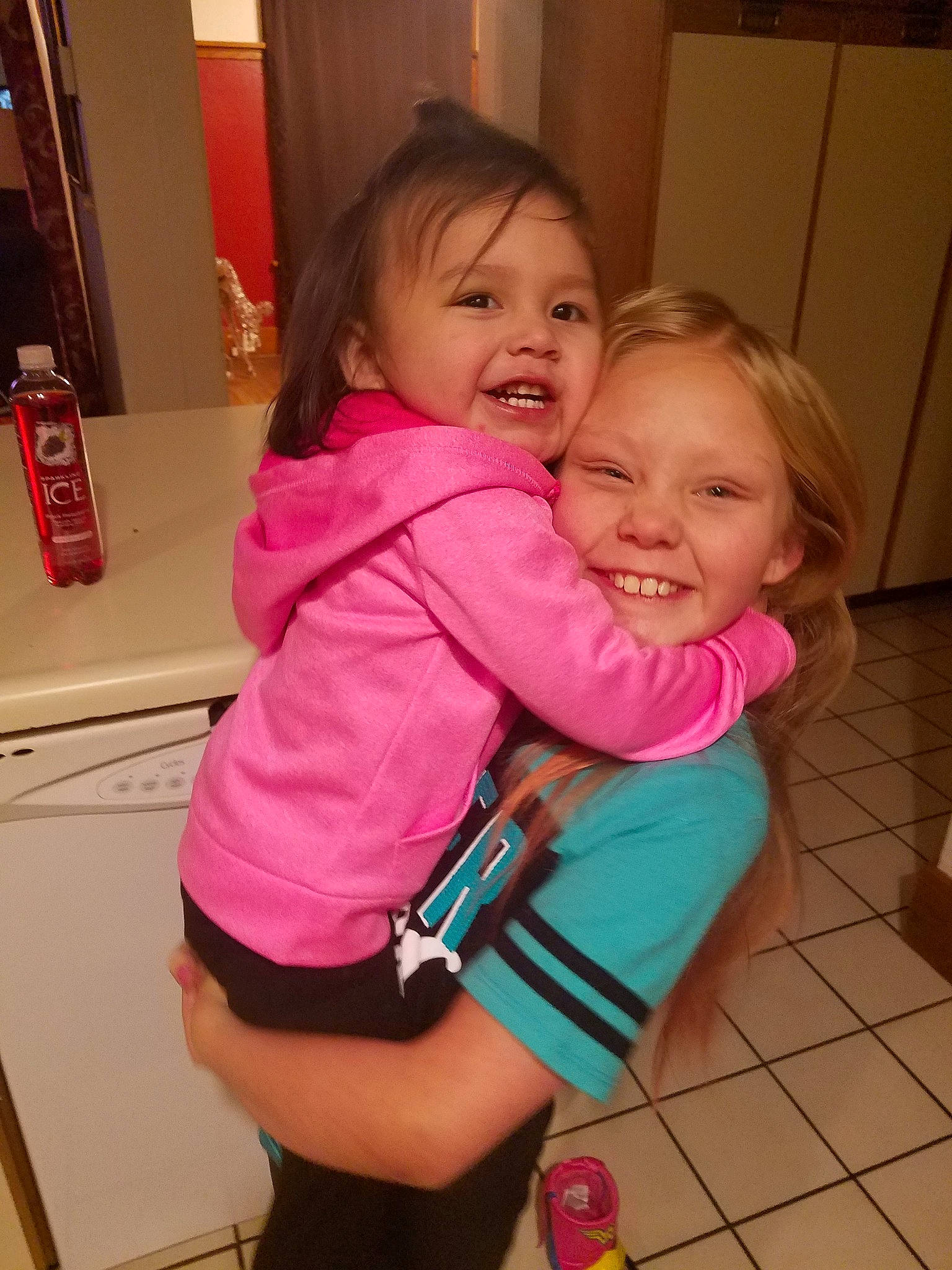 Thalia is registered to the contest to win money with this photo: blond, cheek, child, day, eye, finger, fun, girl, hair, hand, human_hair_color, joint, joy, leg, organ, person, pink, product, shoulder, skin