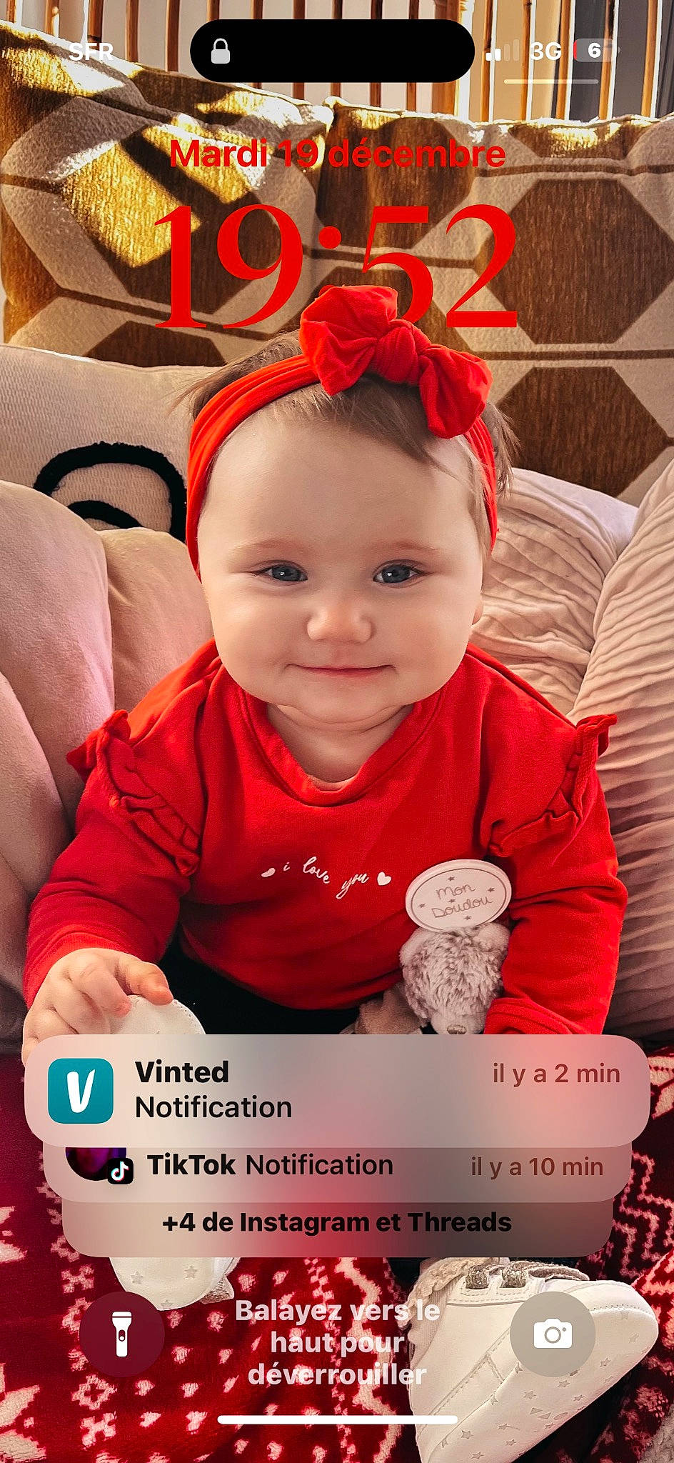 Joy participe au concours pour gagner de l'argent avec cette photo : baby, baby_toddler_clothing, carmine, cheek, child, design, flash_photography, font, fun, happy, holiday, magenta, person, photo_caption, product, sitting, sleeve, smile, textile, thumb