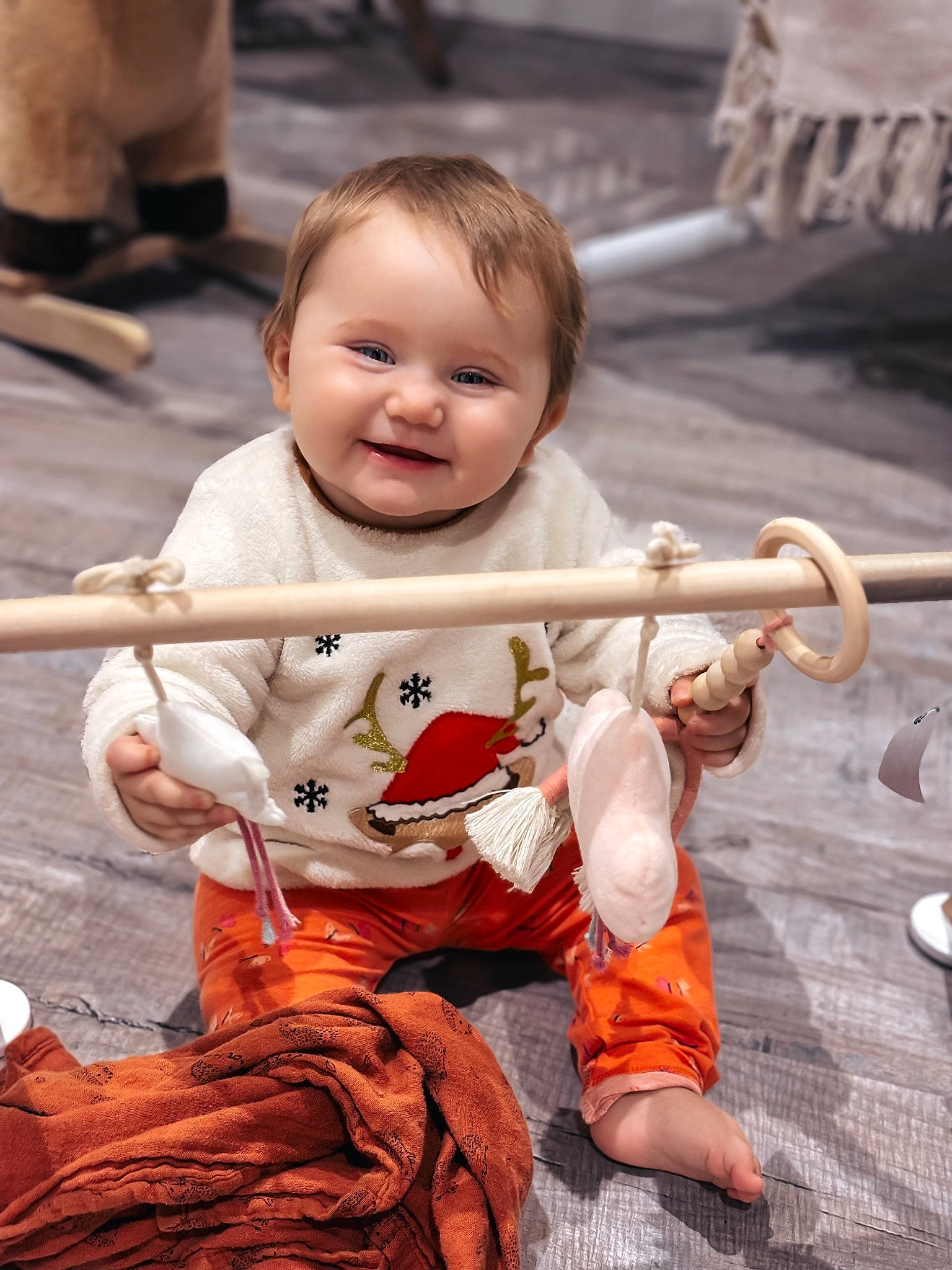 Joy participe au concours pour gagner de l'argent avec cette photo : baby, baby_toddler_clothing, cheek, child, chin, eye, fun, grass, happy, head, joy, leisure, people, person, sitting, skin, smile, toddler, toy, vacation