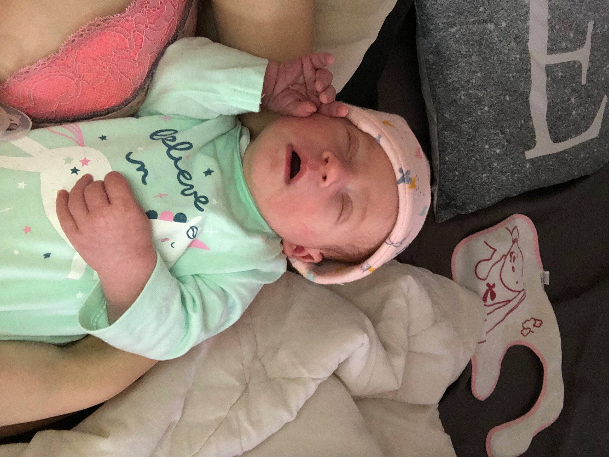élise participe au concours pour gagner de l'argent avec cette photo : arm, baby, baby_toddler_clothing, cheek, child, comfort, eye, finger, hand, hat, head, headgear, mammal, person, pink, product, room, skin, sleeve, toddler