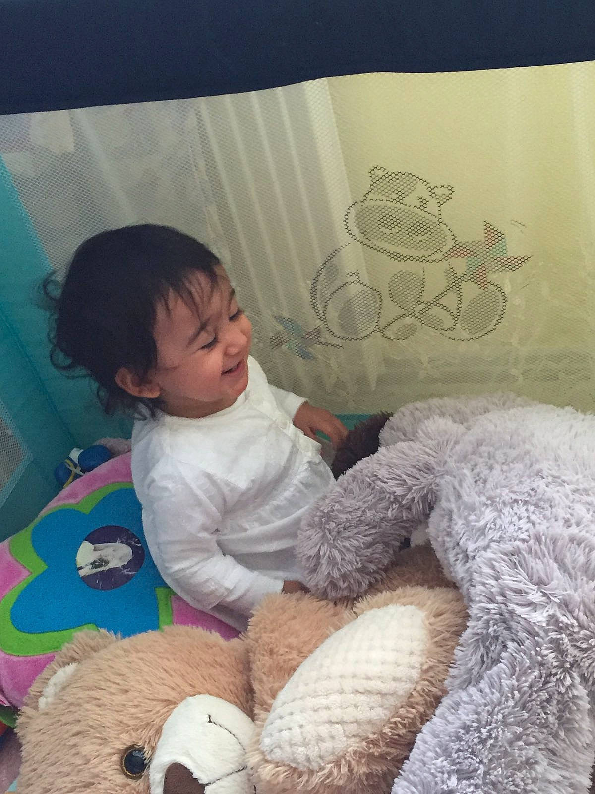 Julietta participe au concours pour gagner de l'argent avec cette photo : baby, bedtime, child, cloud, furniture, happy, nose, person, play, room, sitting, snapshot, stuffed_toy, textile, toddler, toy, world
