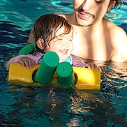 Sélène participe au concours pour gagner de l'argent avec cette photo : adult, child, family, float, fun, leisure, outdoor, play, pool, recreation, safety, smile, summer, sunlight, support, swimming, swimwear, toddler, water, wet_hair
