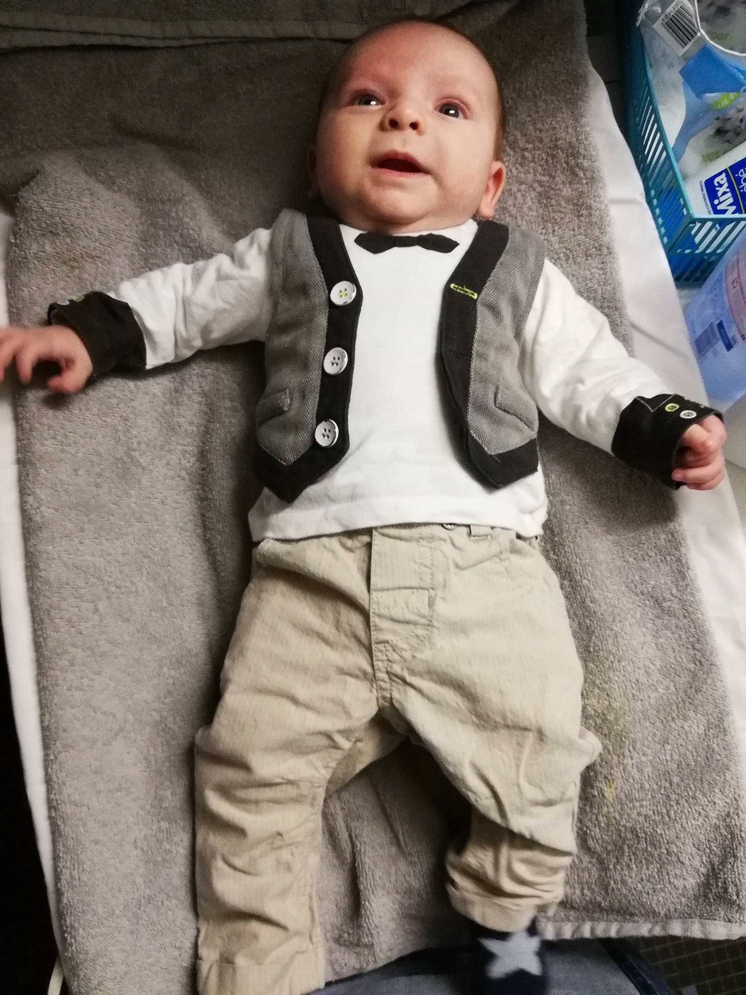 Thiago a rejoint le concours — aidez-le/la à gagner de superbes lots ! baby, baby_products, bow_tie, child, child_model, formal_wear, gentleman, male, outerwear, person, product, suit, tie, toddler, tuxedo