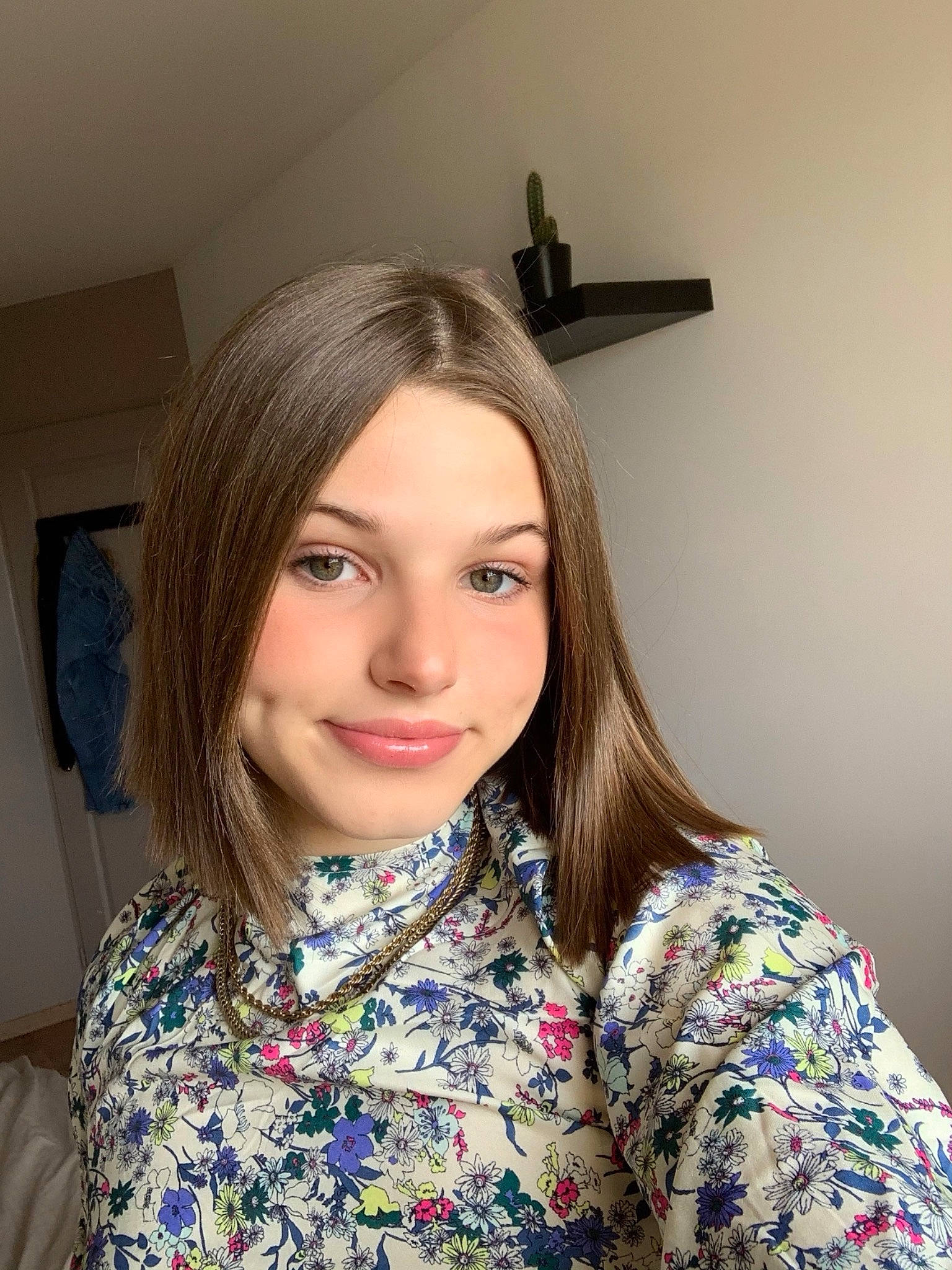 Leana participe au concours pour gagner de l'argent avec cette photo : beauty, electric_blue, eye, eyebrow, eyelash, eyewear, fashion, fashion_design, flash_photography, hairstyle, joy, layered_hair, lip, lipstick, long_hair, makeover, neck, person, sleeve, street_fashion