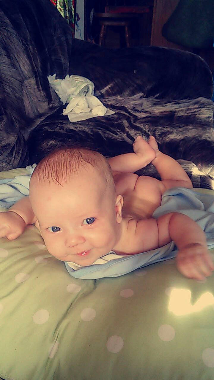 Vincent is registered to the contest to win money with this photo: baby, bed, bedroom, blanket, couch, cushion, face, flower, furniture, head, homedecor, indoors, newborn, person, photography, plant, portrait, quilt, room, rose