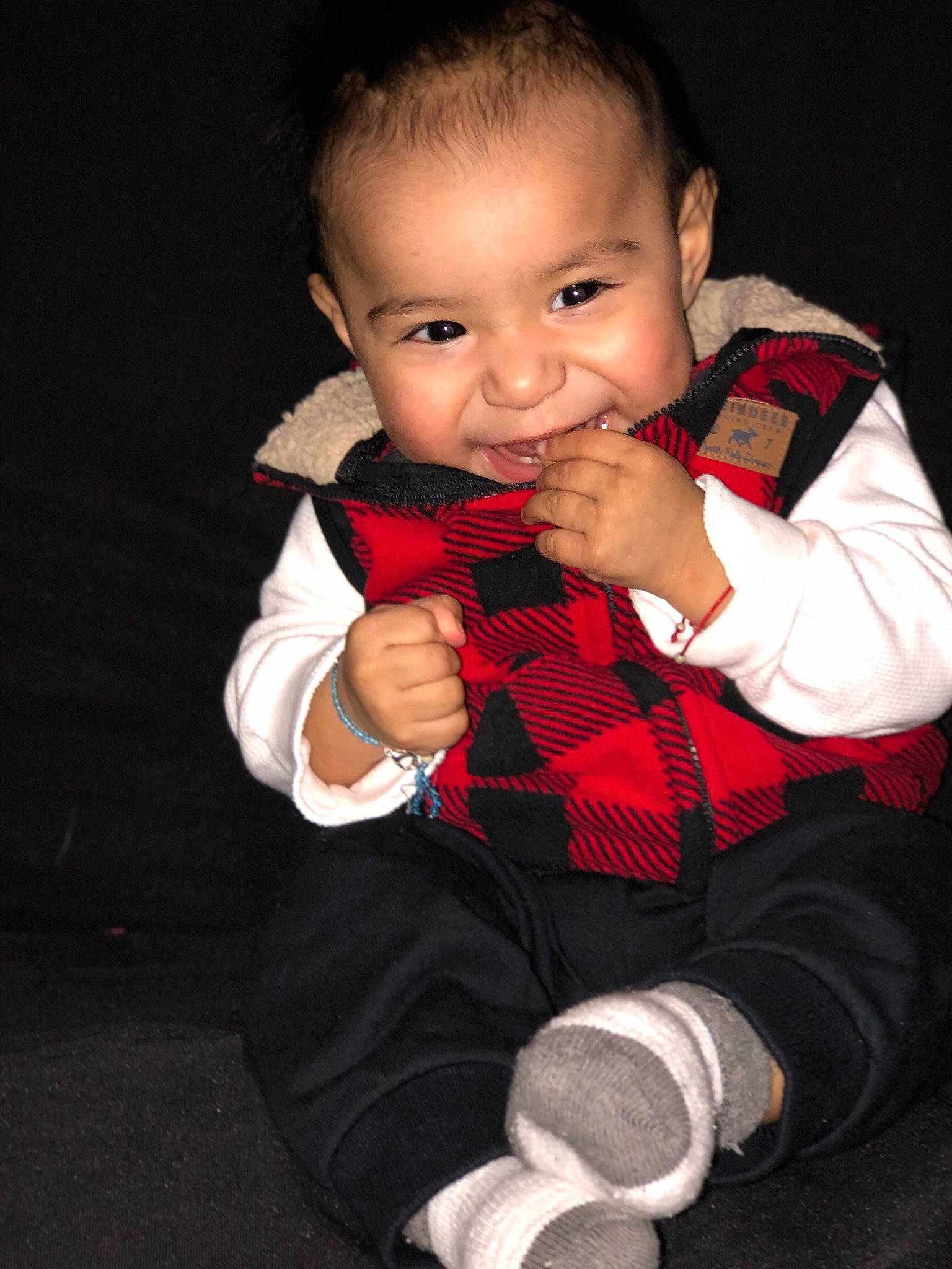 Andrés is registered to the contest to win money with this photo: baby, baby_products, cheek, child, child_model, design, eye, finger, hand, nose, pattern, person, photography, plaid, product, sitting, skin, tartan, textile, toddler