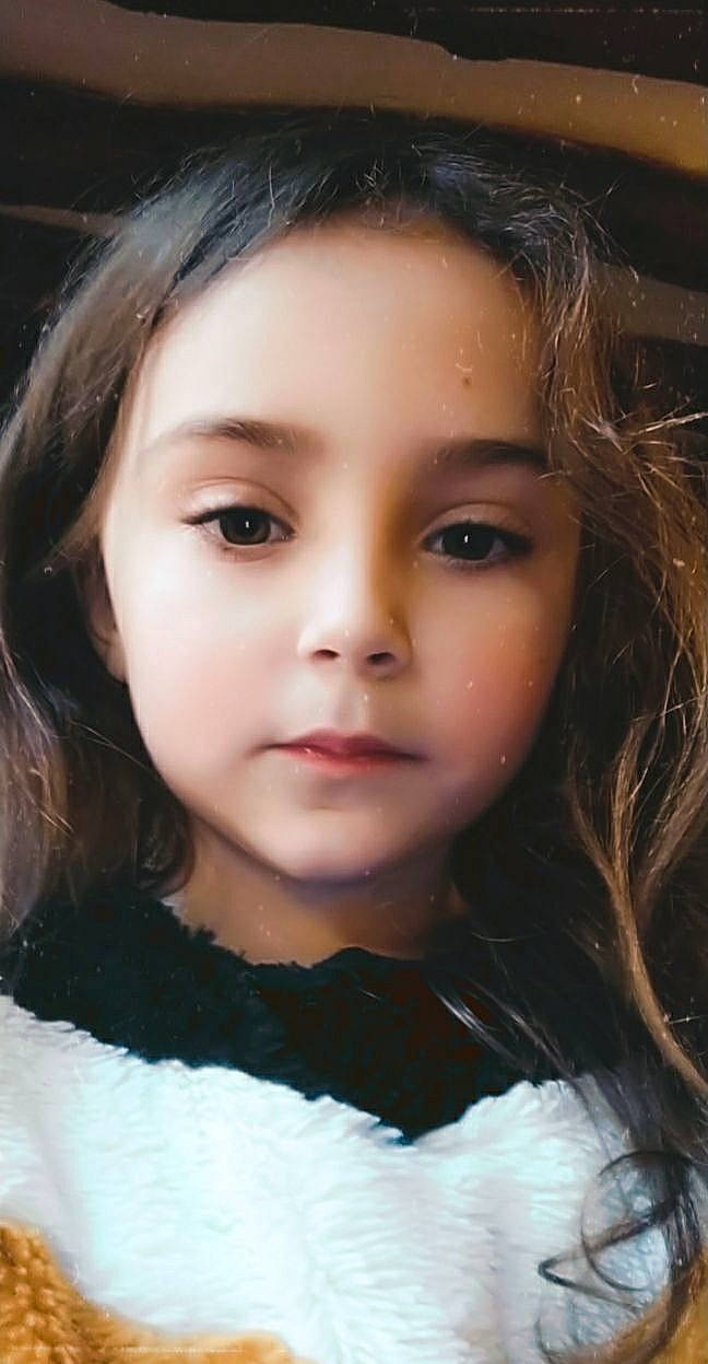 Nujin a rejoint le concours — aidez-le/la à gagner de superbes lots ! beauty, black_hair, brown, cheek, child, chin, close_up, eyebrow, eyelash, flash_photography, happy, iris, jaw, lip, long_hair, nose, person, skin, smile, toddler