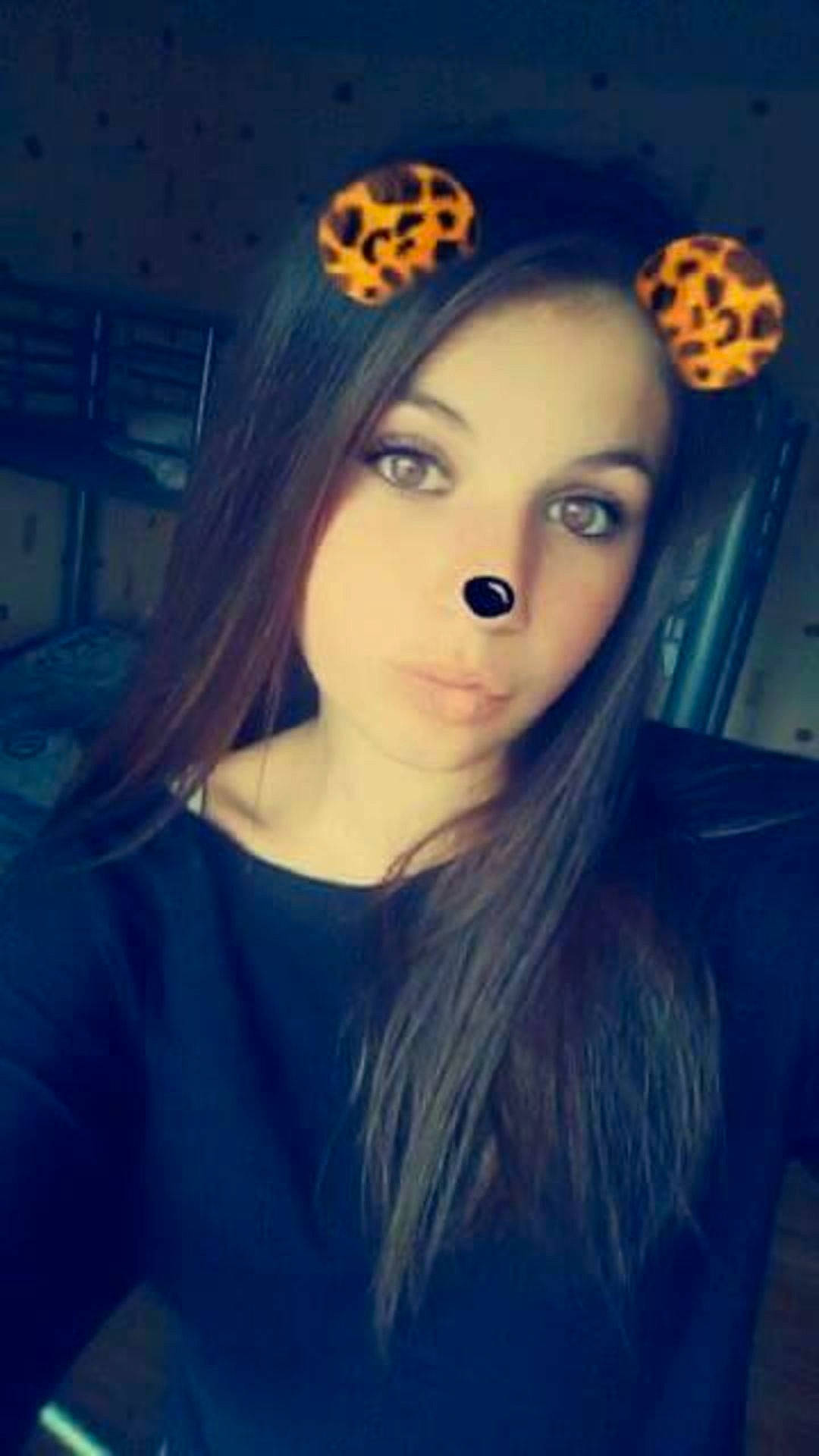 Emeline a rejoint le concours — aidez-le/la à gagner de superbes lots ! bangs, beauty, black_hair, blue, brown_hair, cheek, cool, eye, eyebrow, face, forehead, girl, hair, hair_coloring, hairstyle, head, human_hair_color, lip, long_hair, person