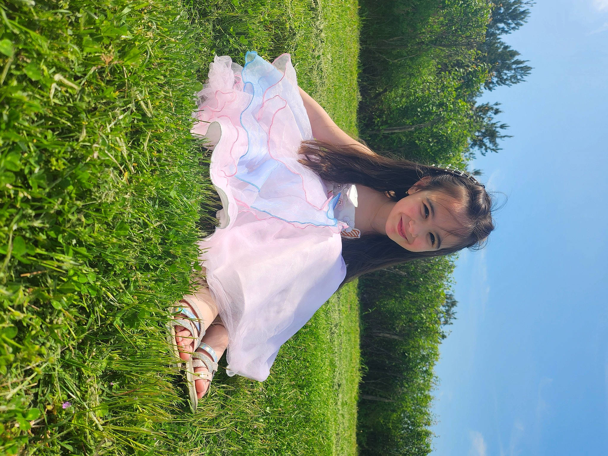 Louna a rejoint le concours — aidez-le/la à gagner de superbes lots ! bridal_accessory, bridal_clothing, bride, dress, event, flash_photography, fun, gesture, grass, grassland, happy, joy, landscape, leisure, meadow, people_in_nature, person, plant, sky, tree